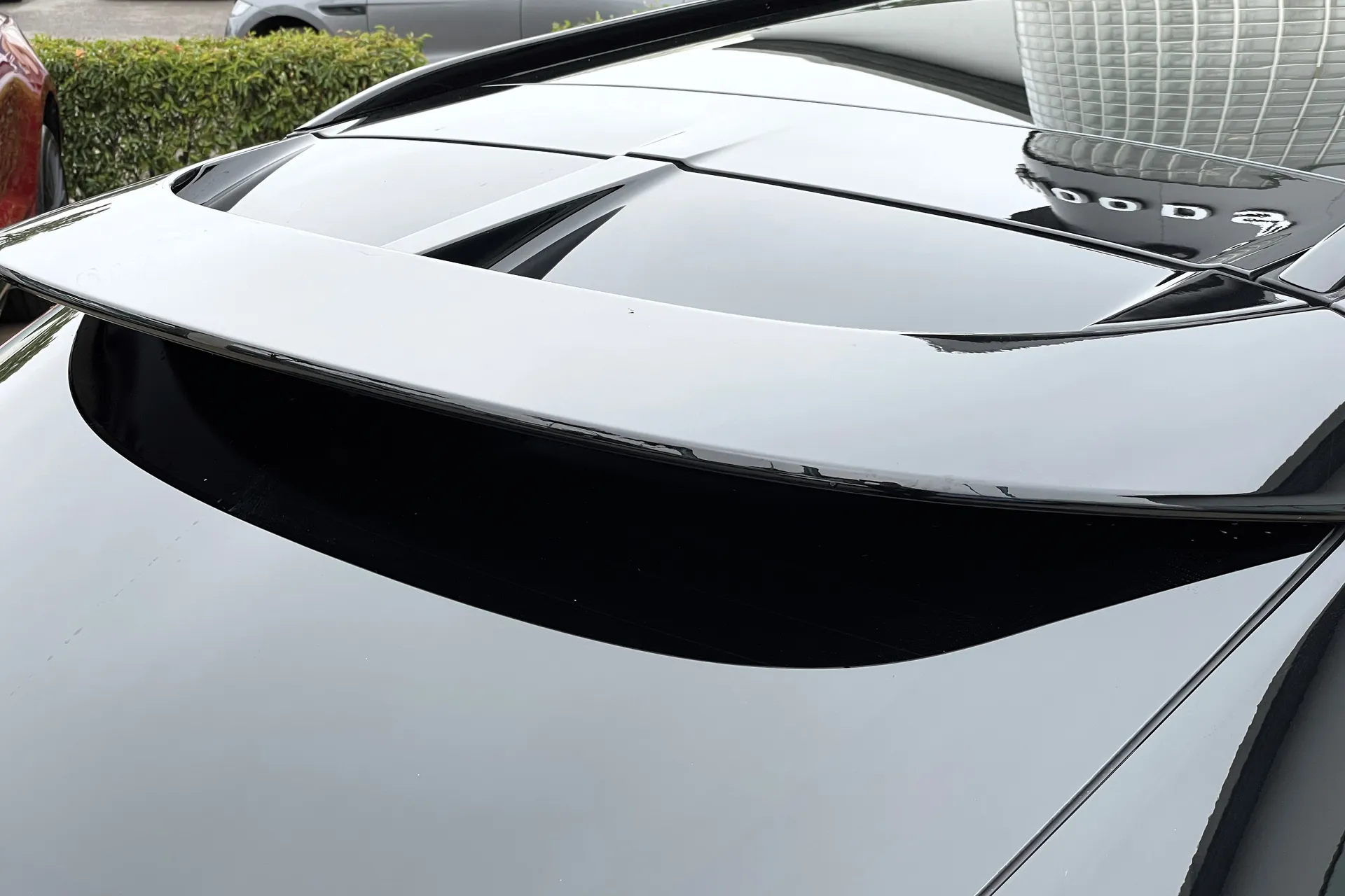 Aston Martin DBX thumbnail image number 16