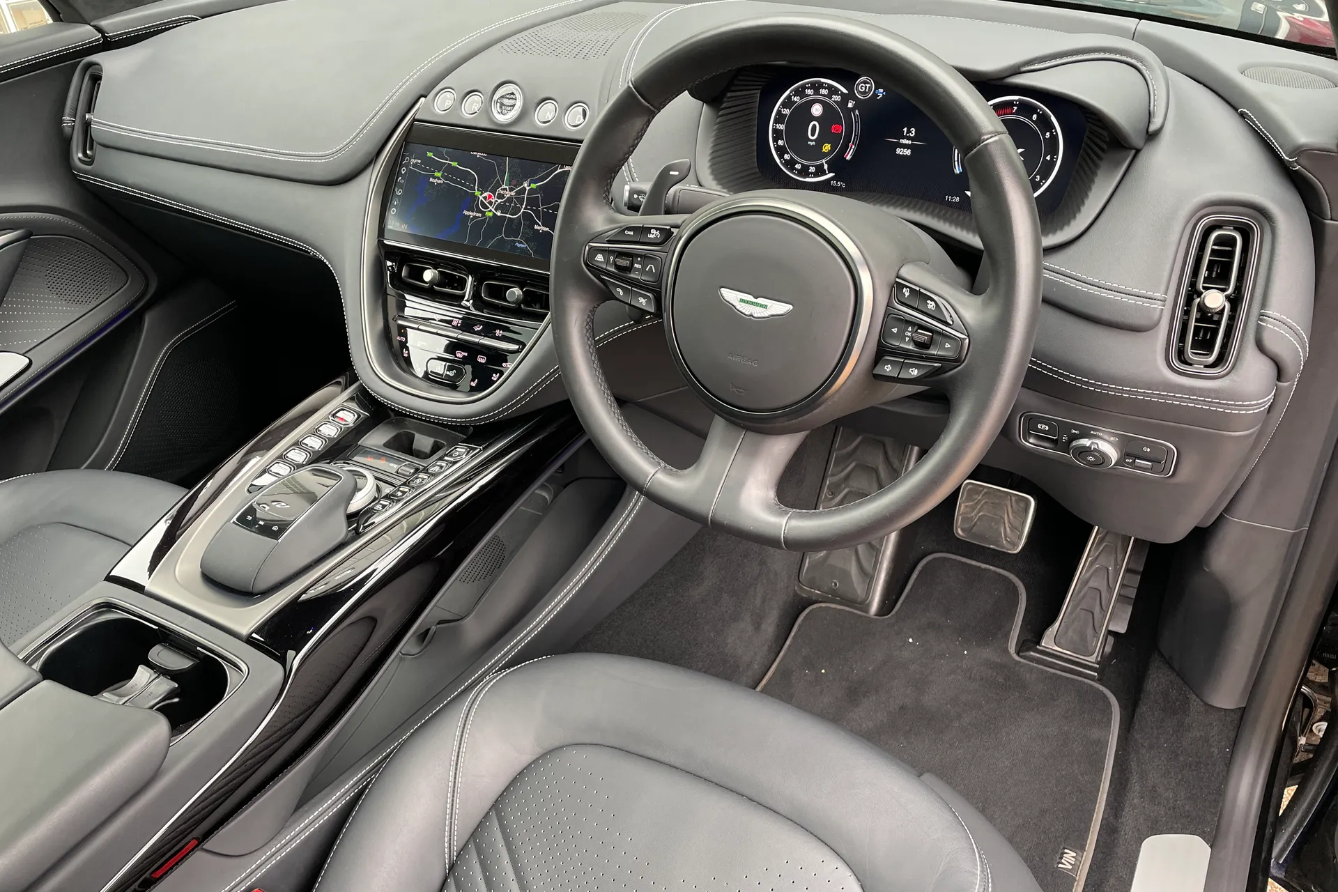 Aston Martin DBX thumbnail image number 29