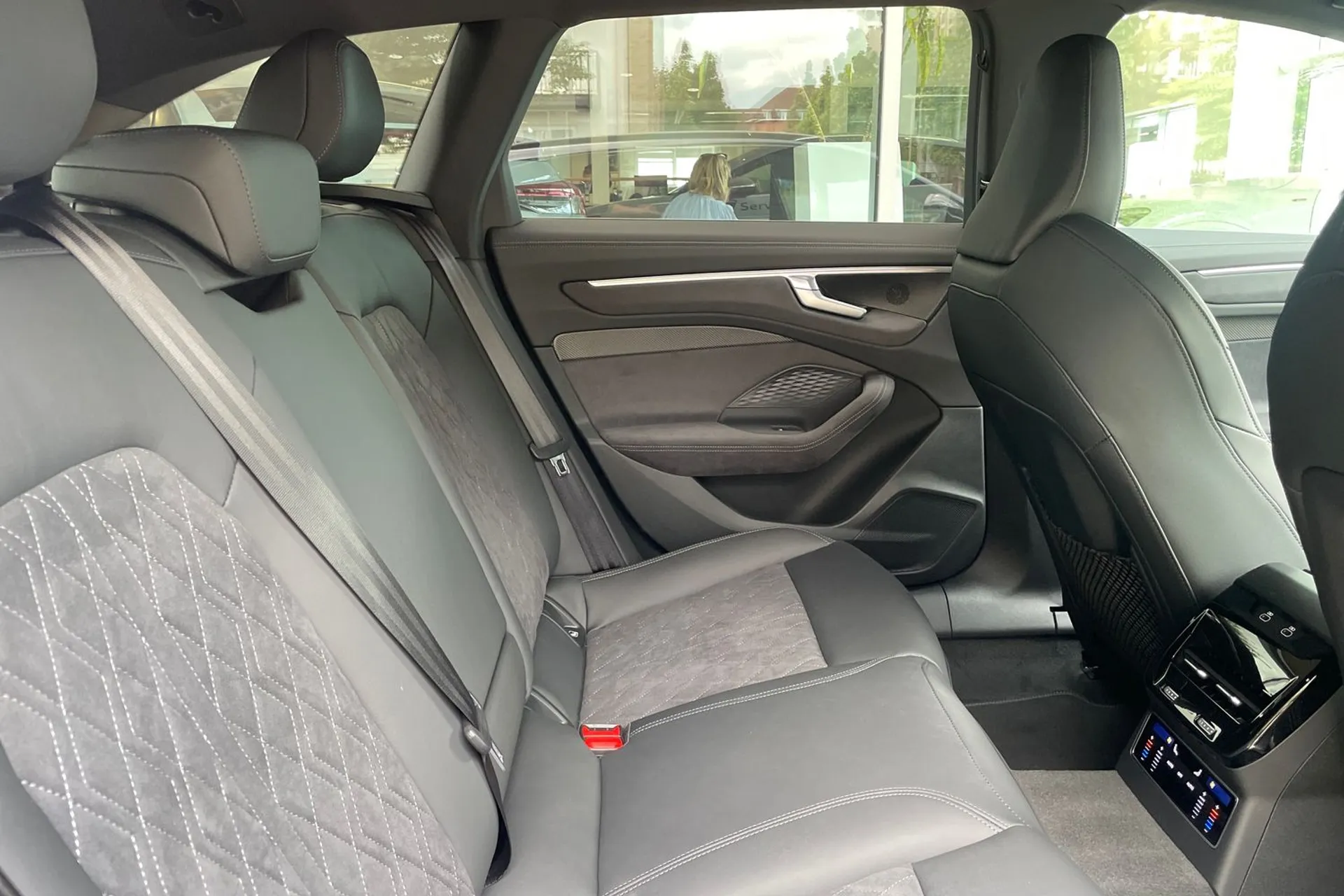 Audi A6 thumbnail image number 21