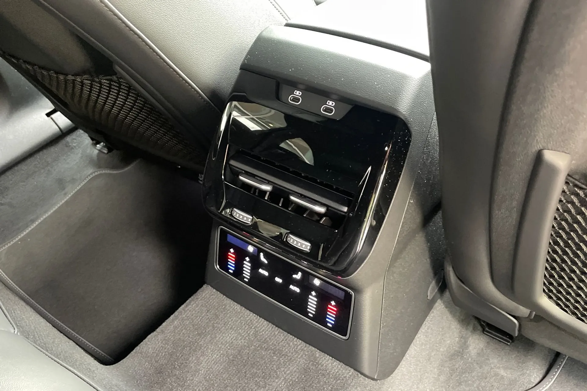 Audi A6 thumbnail image number 45