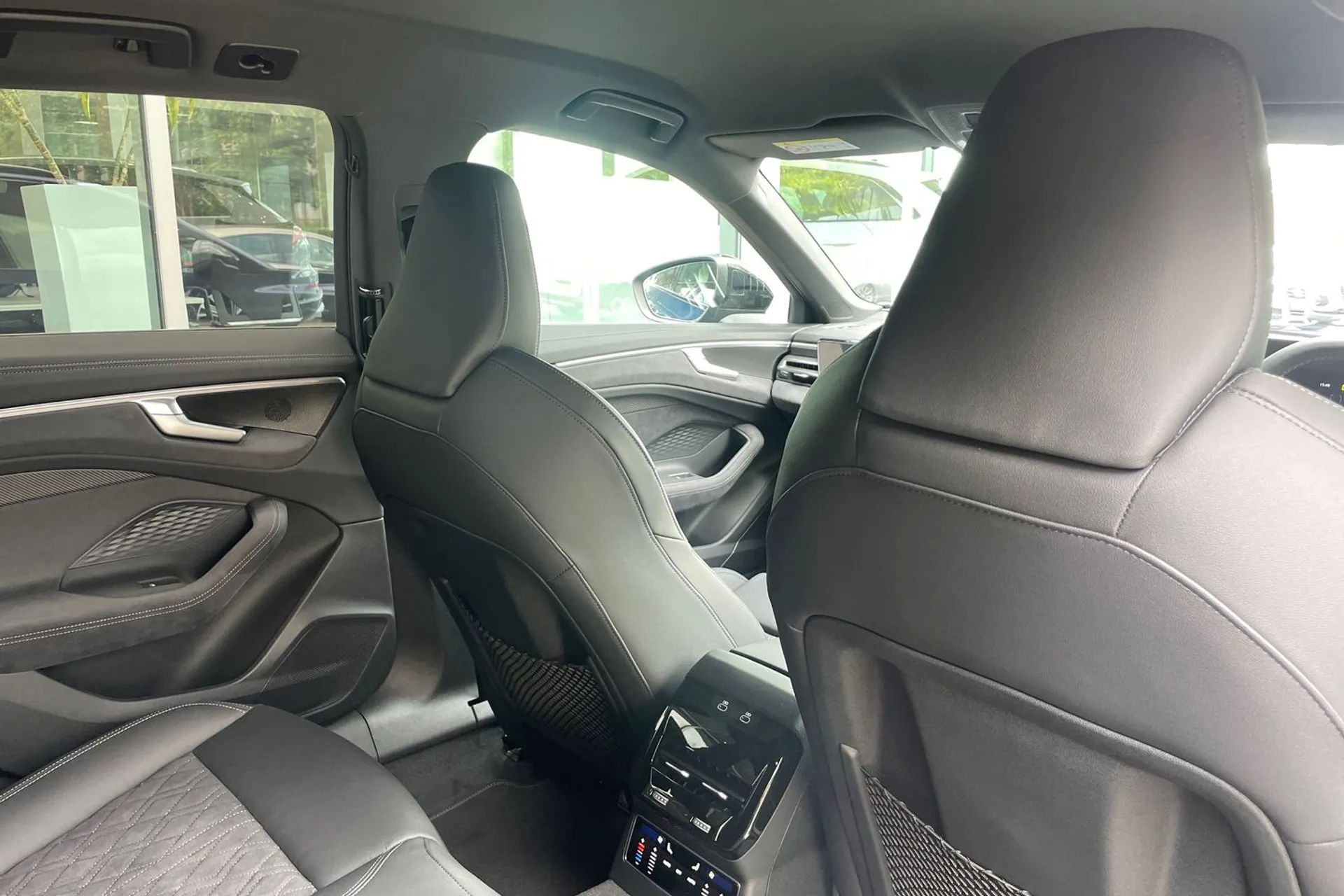 Audi A6 thumbnail image number 22