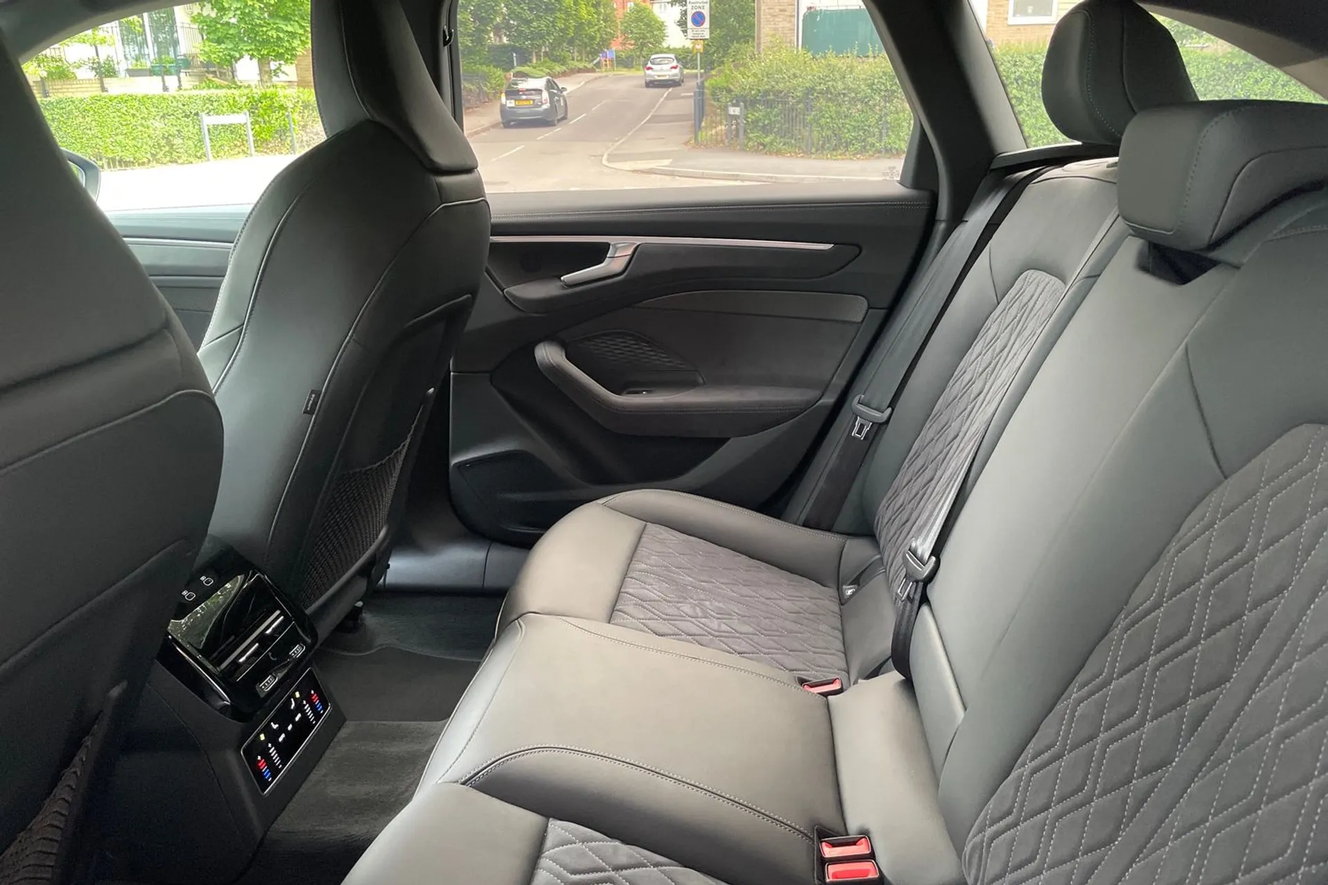 Audi A6 thumbnail image number 29