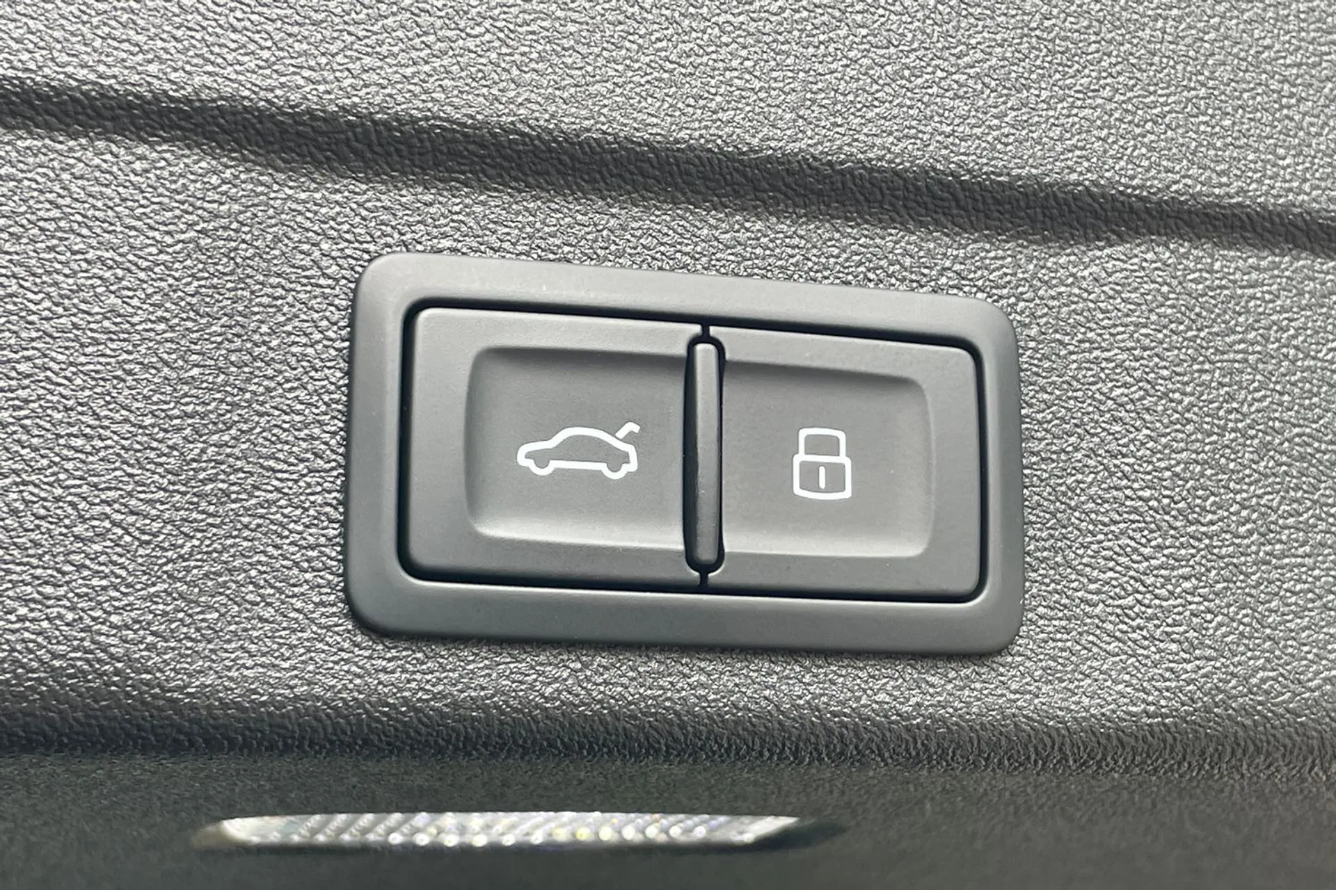 Audi A6 thumbnail image number 19