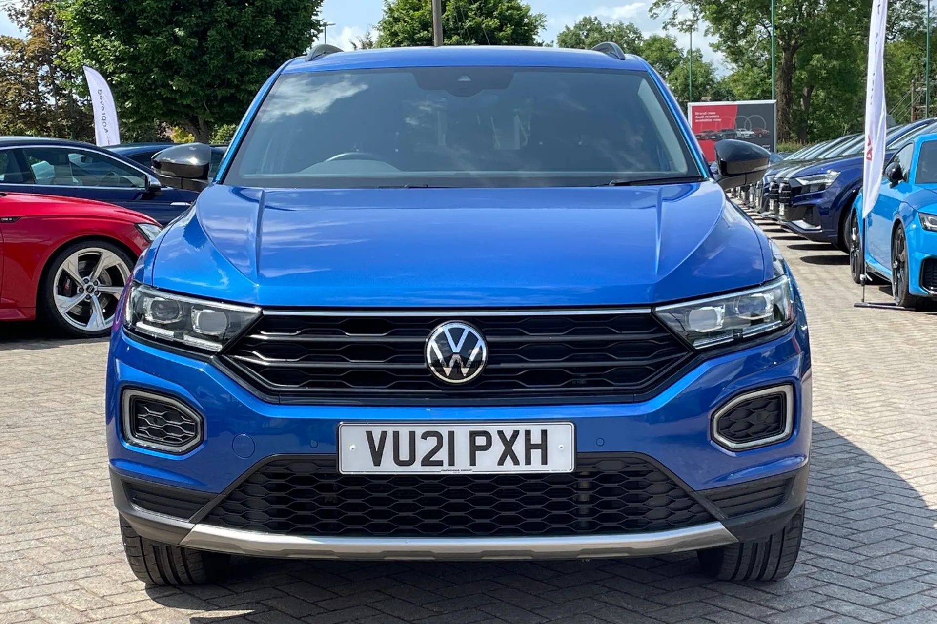 VOLKSWAGEN T-ROC thumbnail image number 21