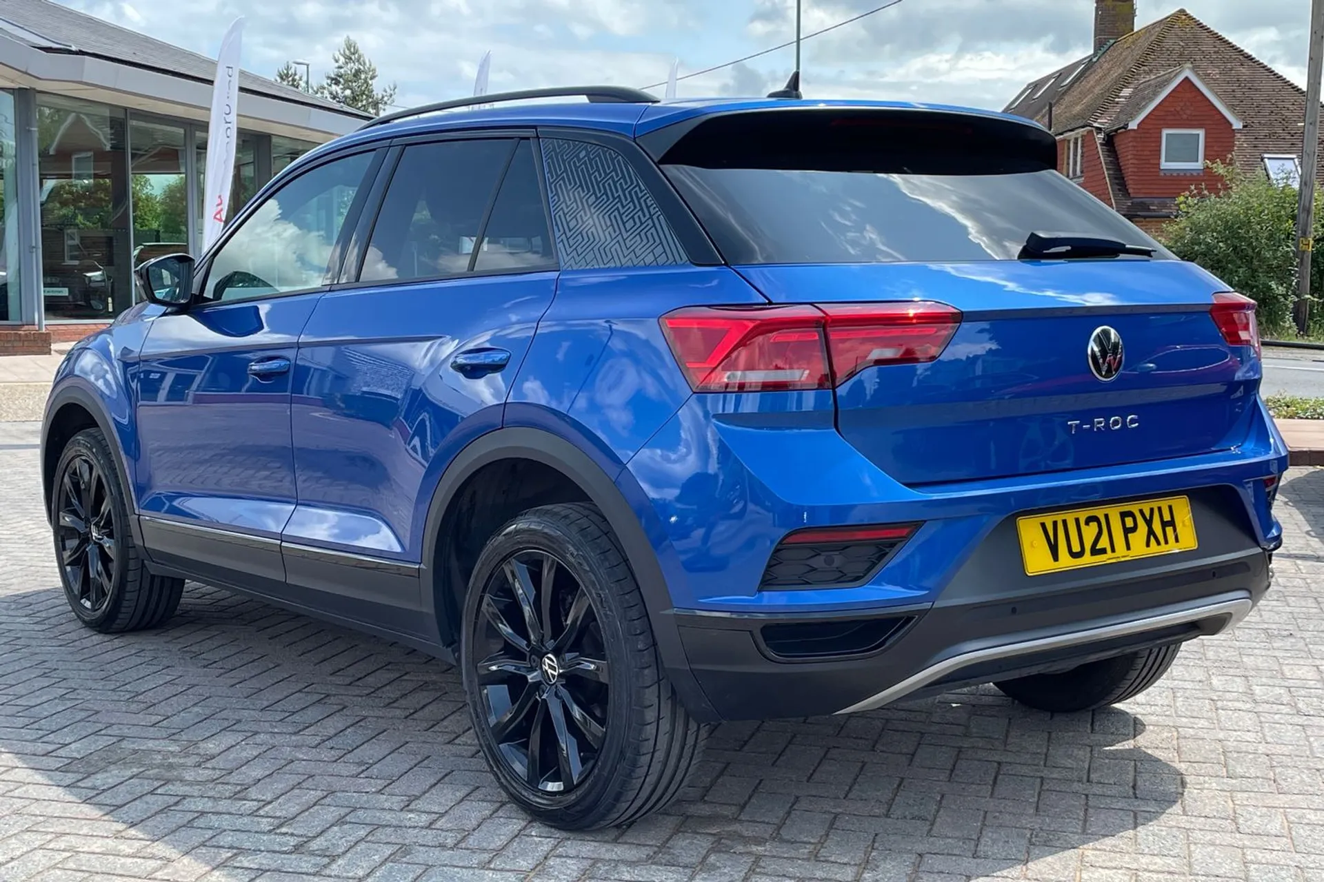 VOLKSWAGEN T-ROC thumbnail image number 6
