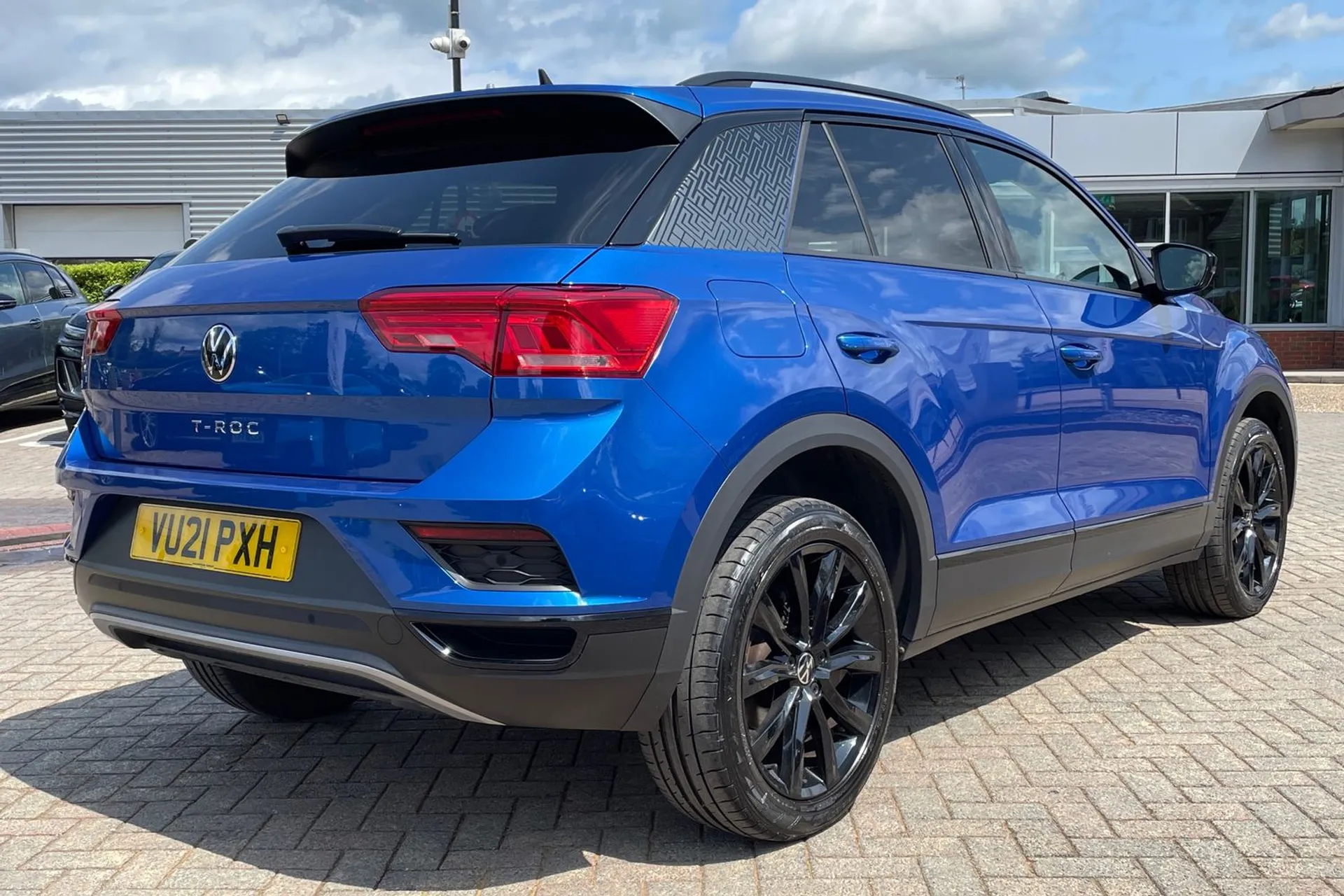 VOLKSWAGEN T-ROC thumbnail image number 4