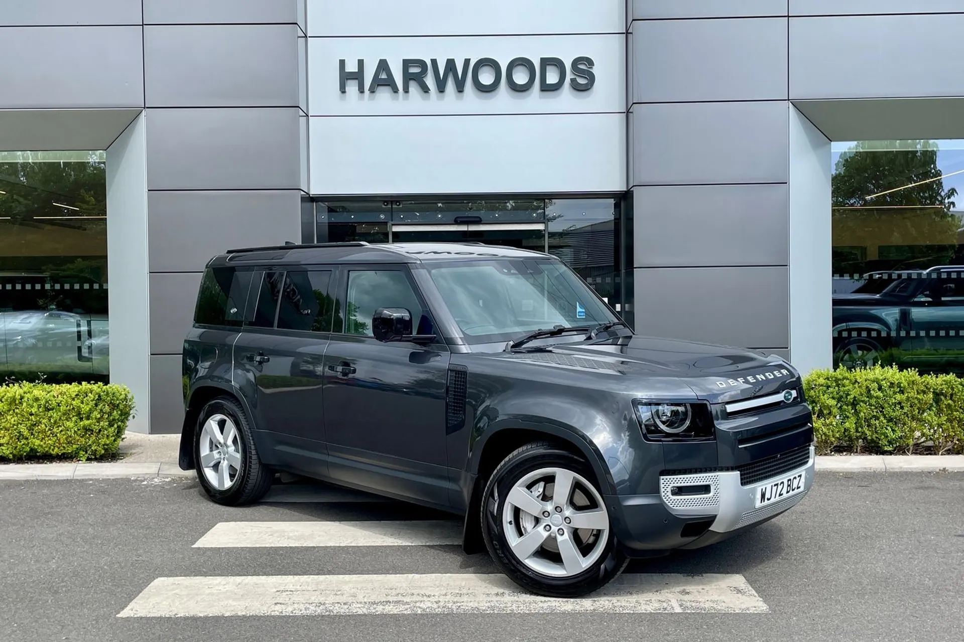 LAND ROVER DEFENDER focused image