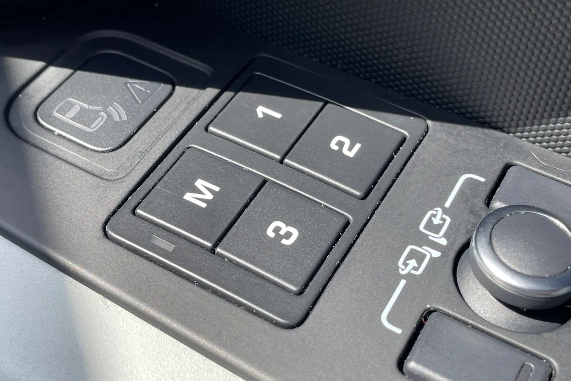 LAND ROVER DEFENDER thumbnail image number 58