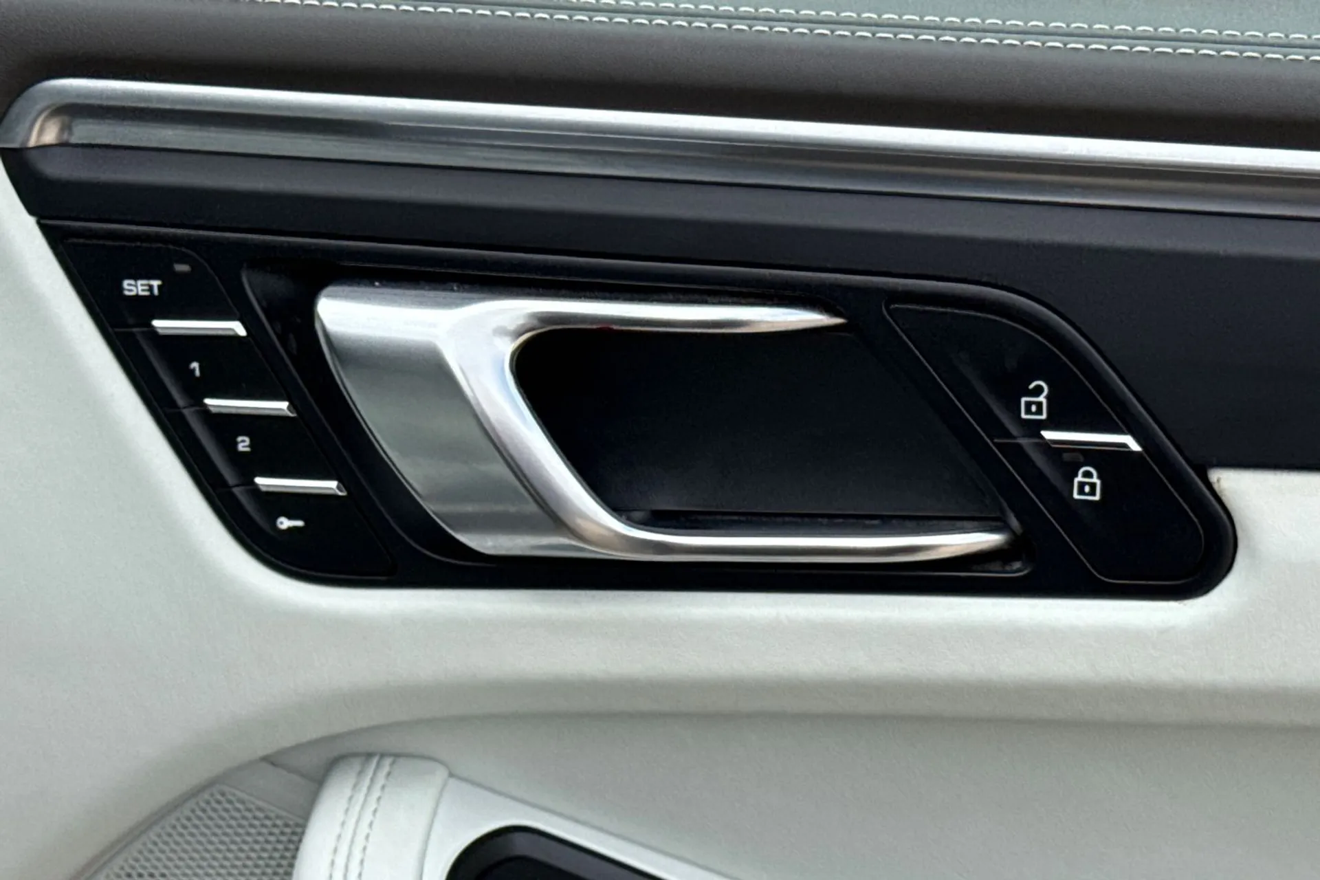 Porsche MACAN thumbnail image number 56