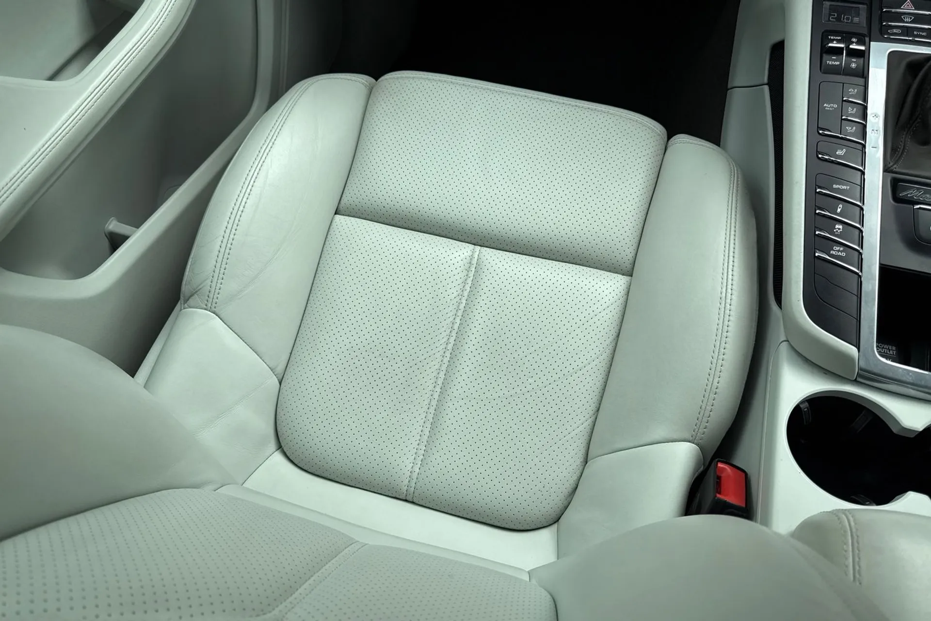 Porsche MACAN thumbnail image number 34