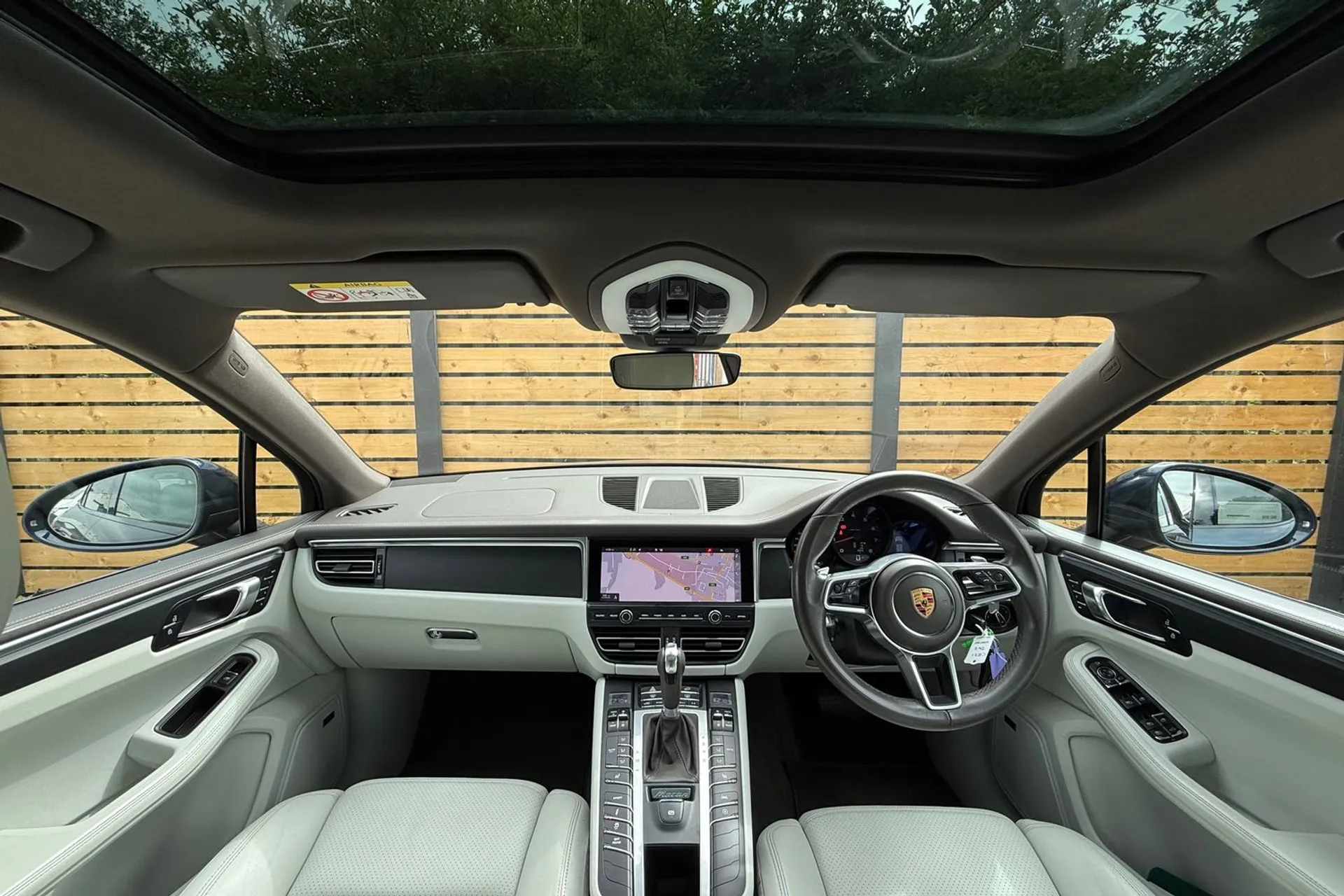 Porsche MACAN thumbnail image number 33