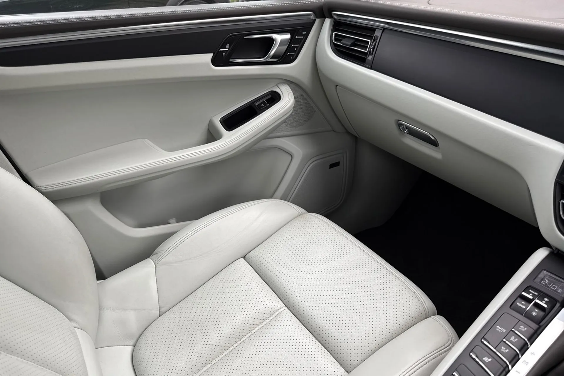 Porsche MACAN thumbnail image number 50