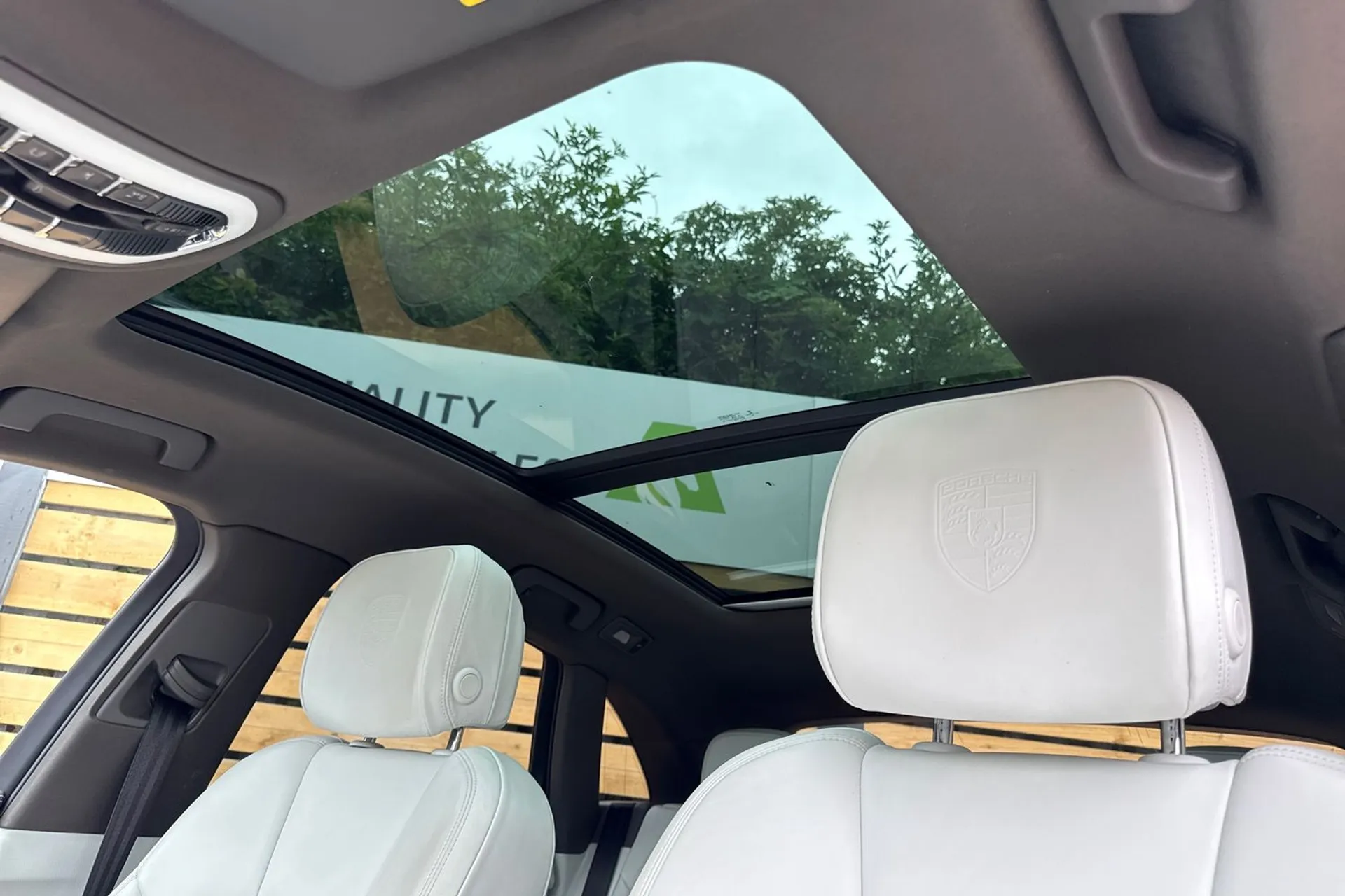 Porsche MACAN thumbnail image number 30