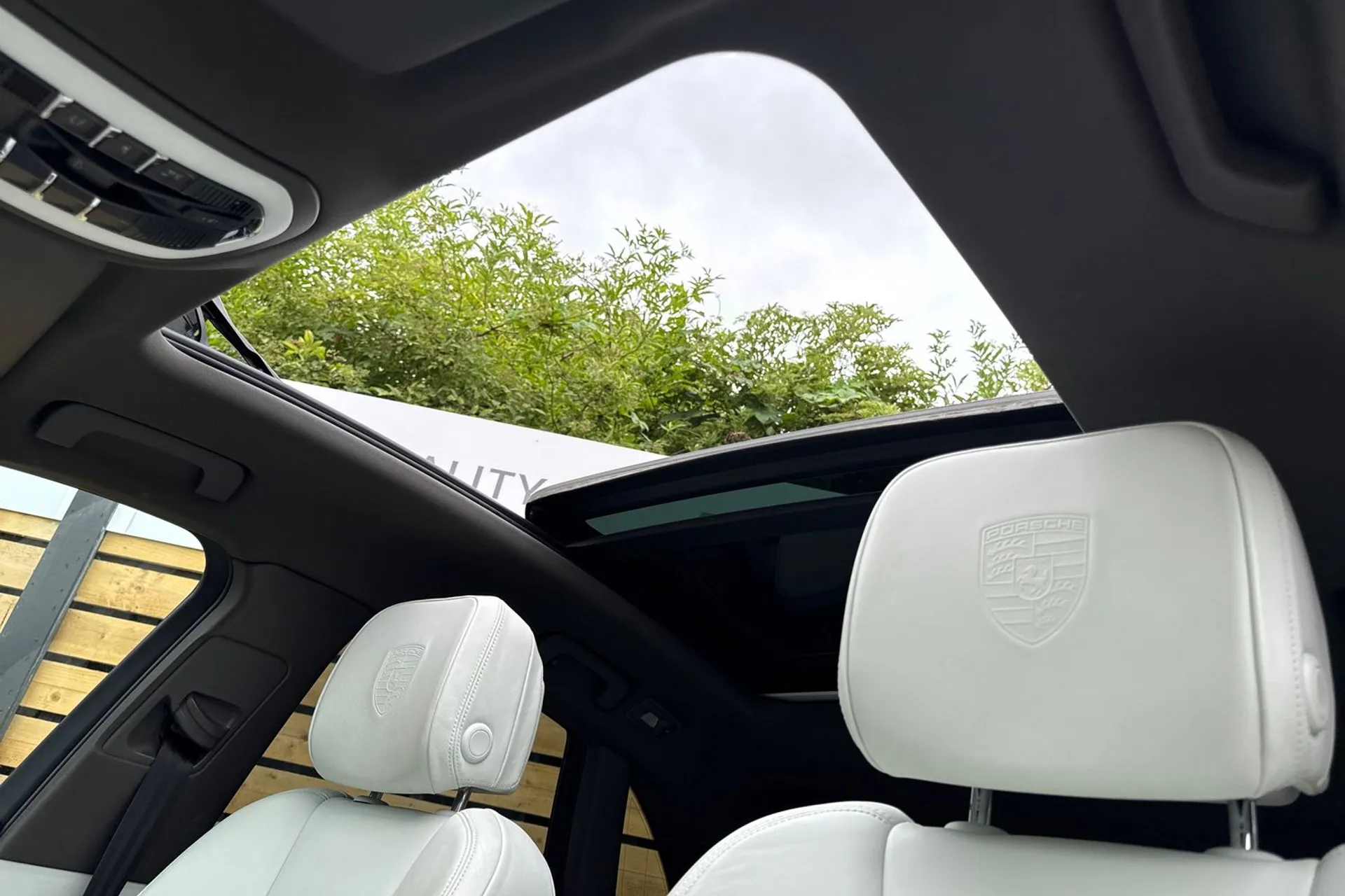 Porsche MACAN thumbnail image number 31