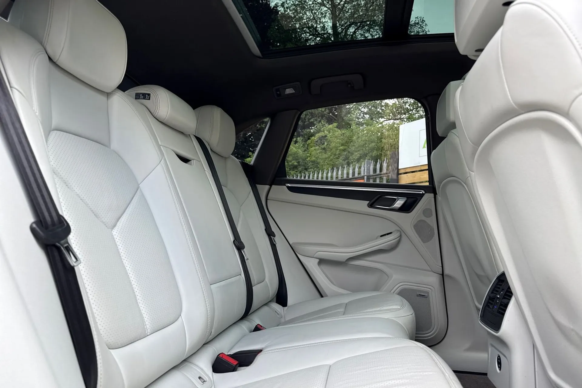 Porsche MACAN thumbnail image number 23