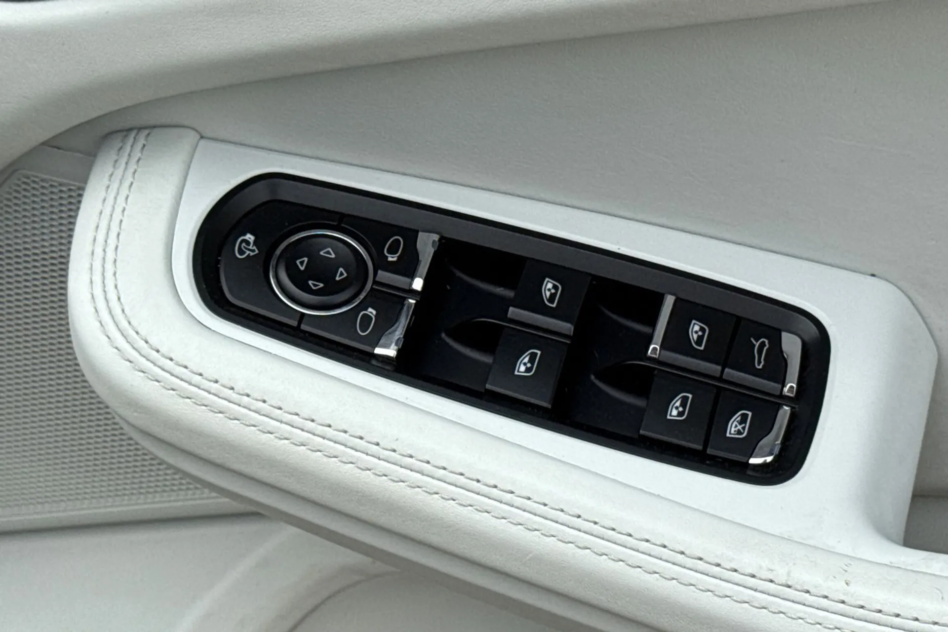 Porsche MACAN thumbnail image number 57