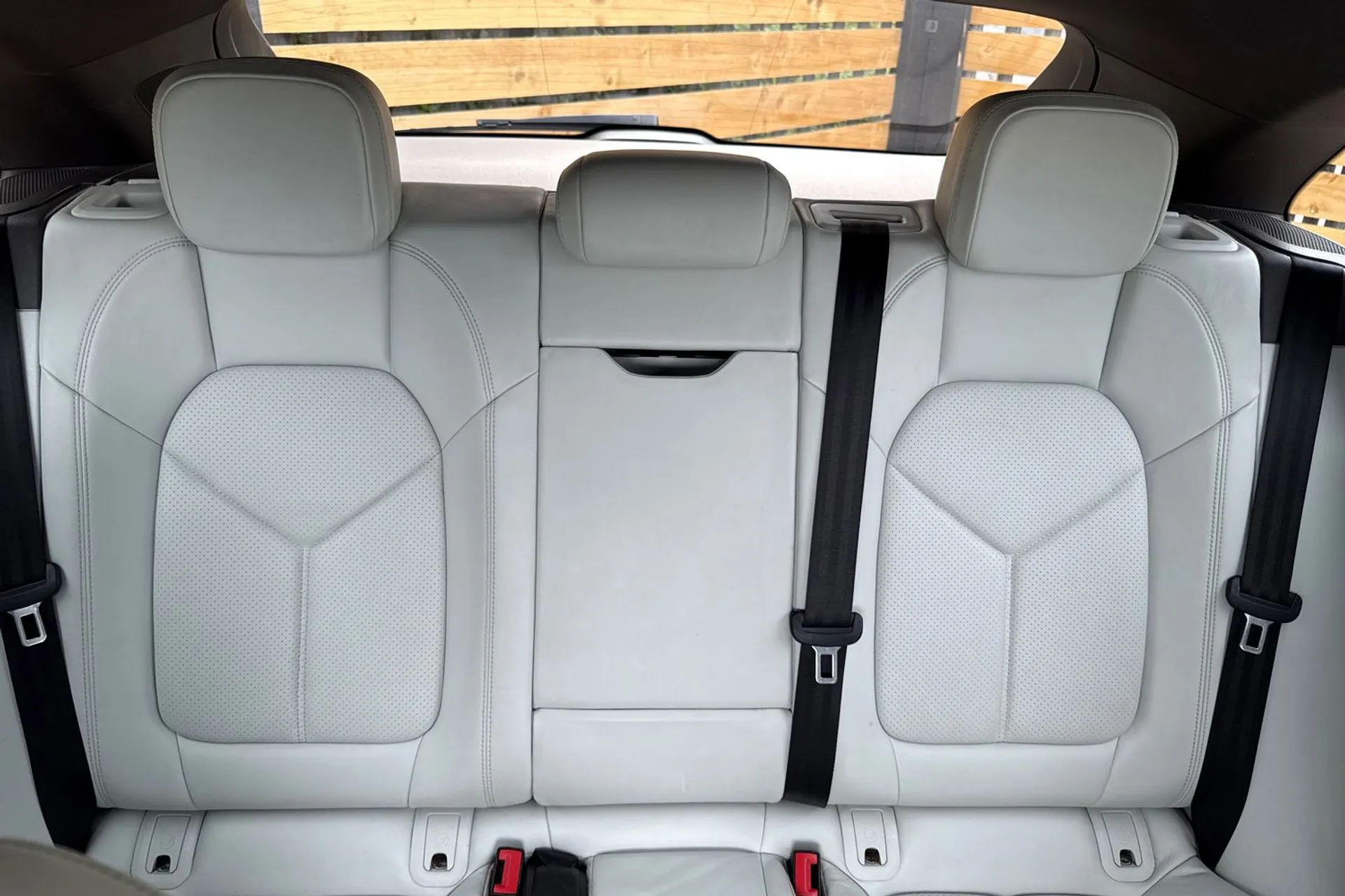 Porsche MACAN thumbnail image number 32