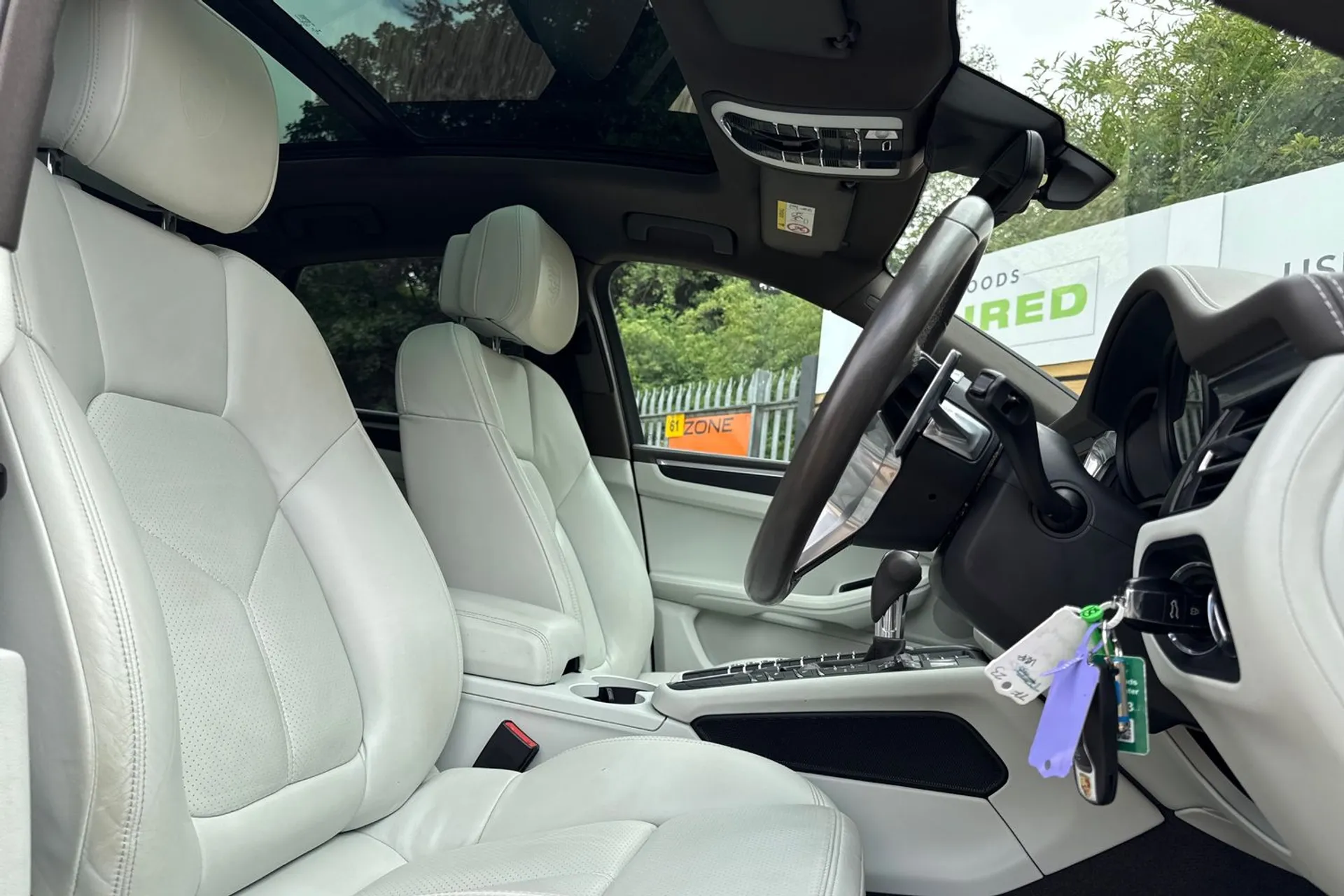 Porsche MACAN thumbnail image number 26
