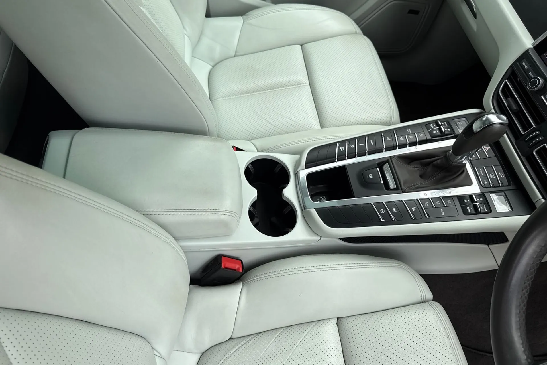 Porsche MACAN thumbnail image number 42