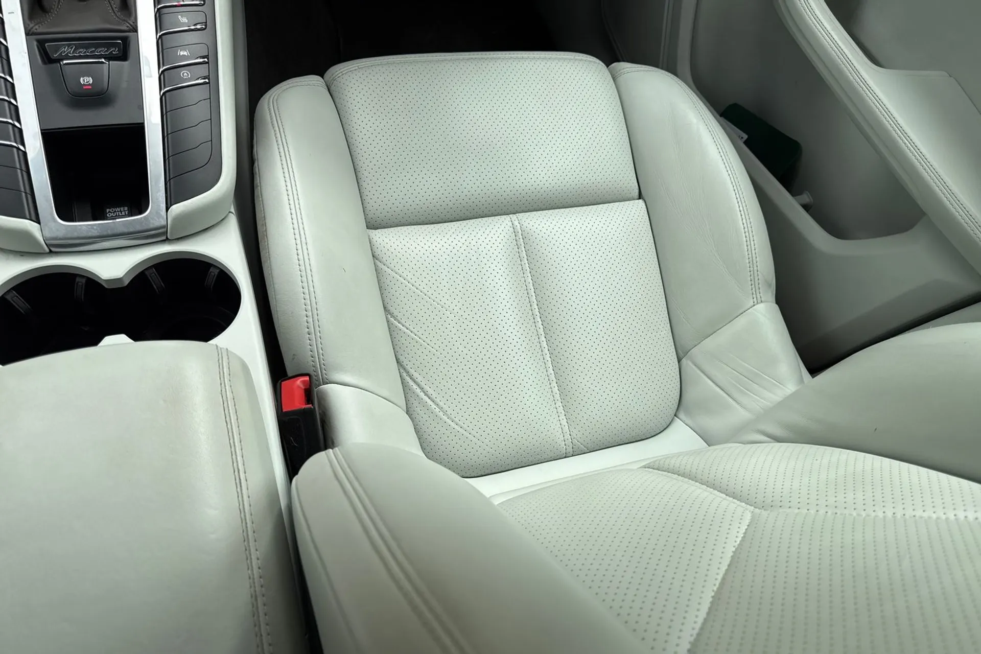 Porsche MACAN thumbnail image number 35