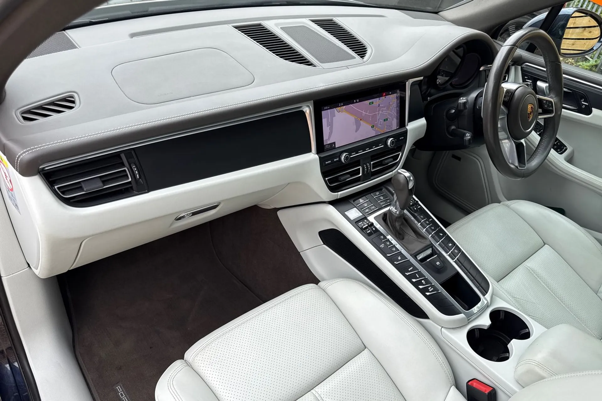 Porsche MACAN thumbnail image number 28