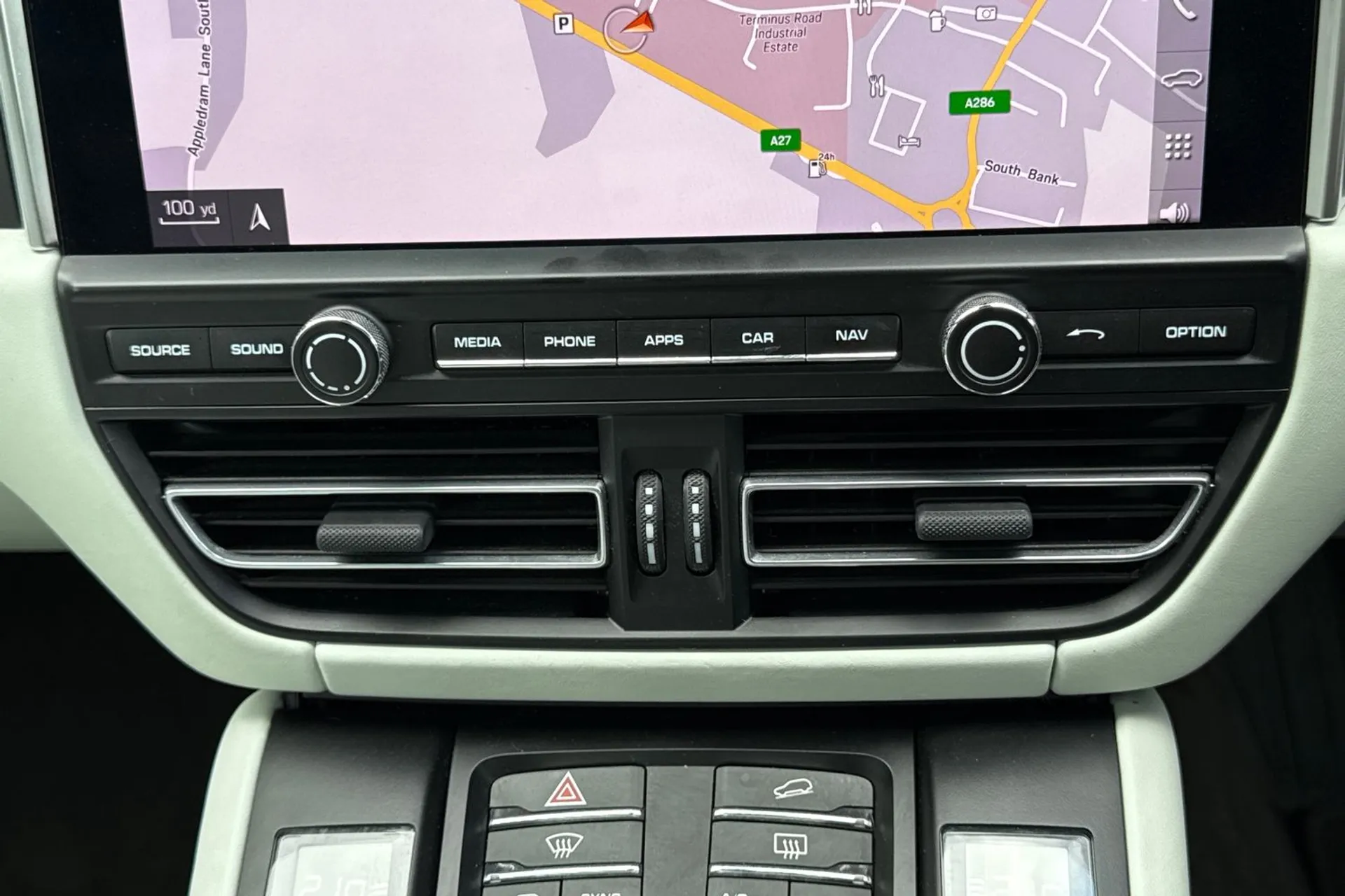 Porsche MACAN thumbnail image number 40