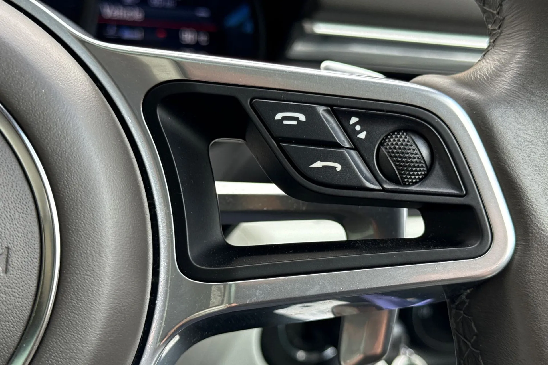 Porsche MACAN thumbnail image number 39