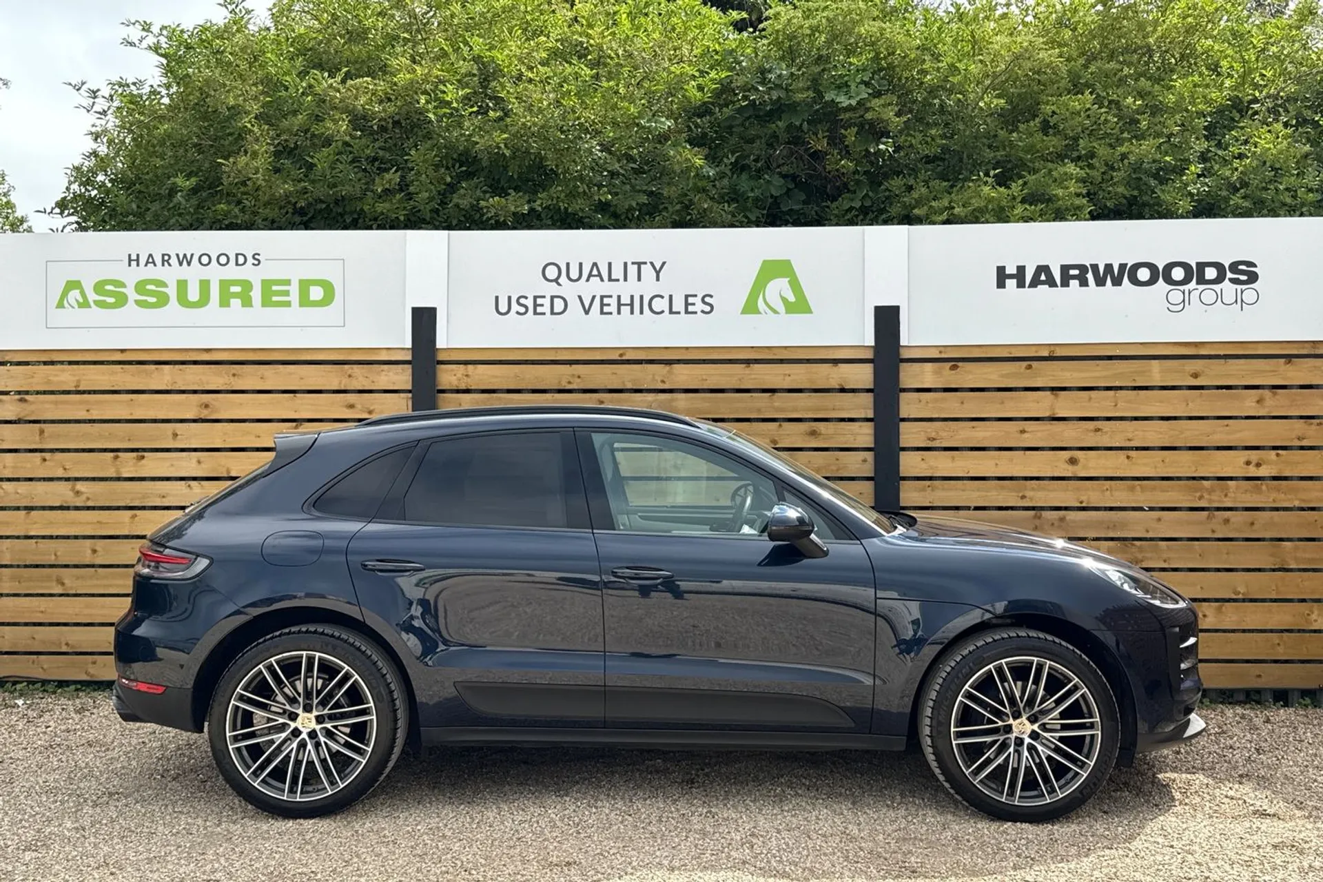 Porsche MACAN thumbnail image number 2