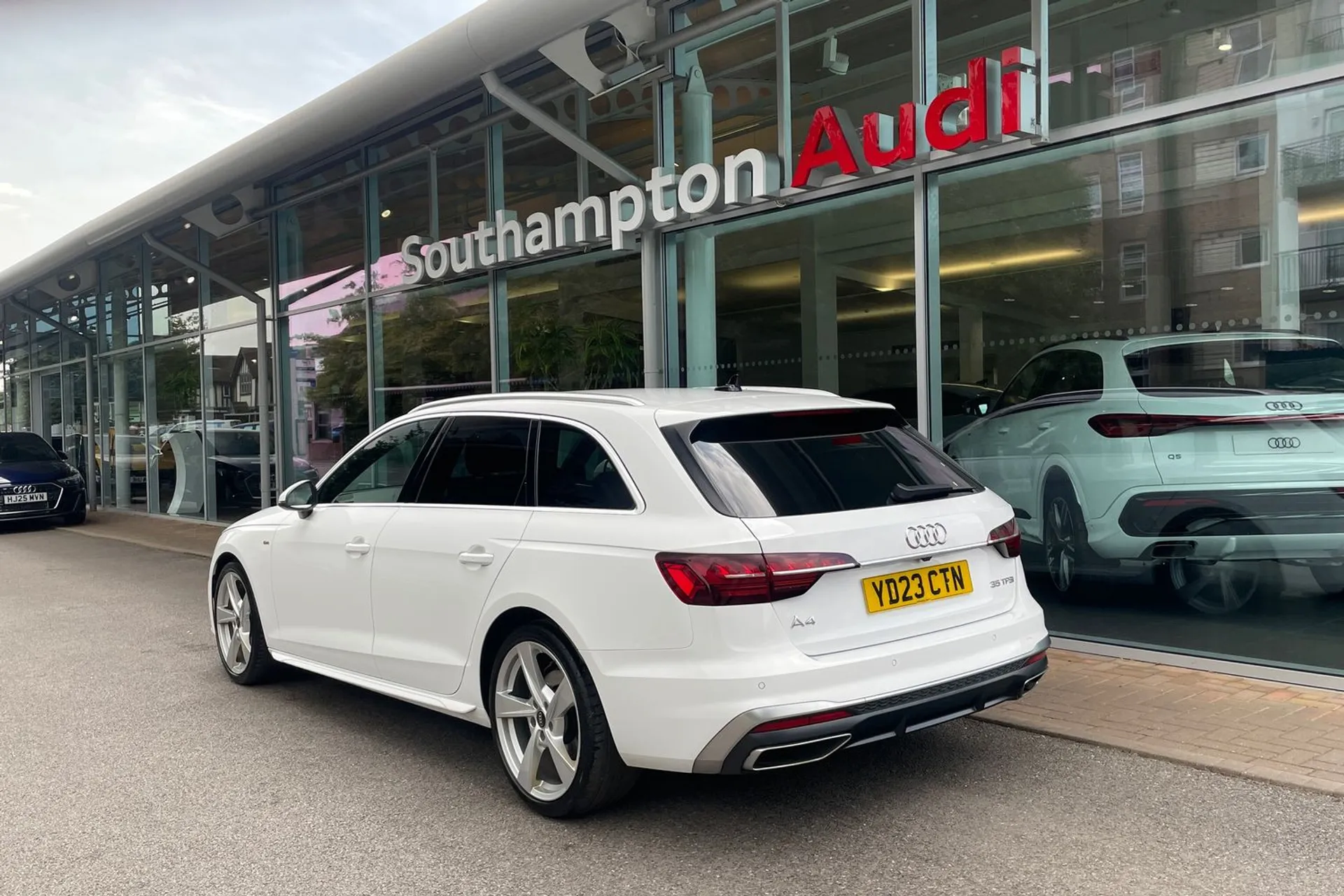 Audi A4 thumbnail image number 7