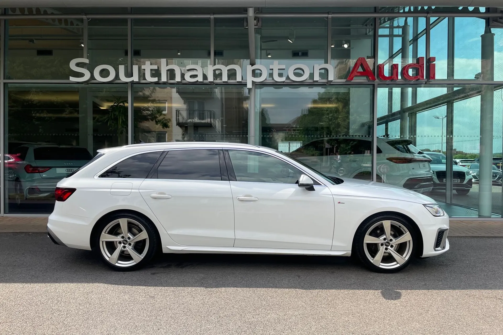 Audi A4 thumbnail image number 2