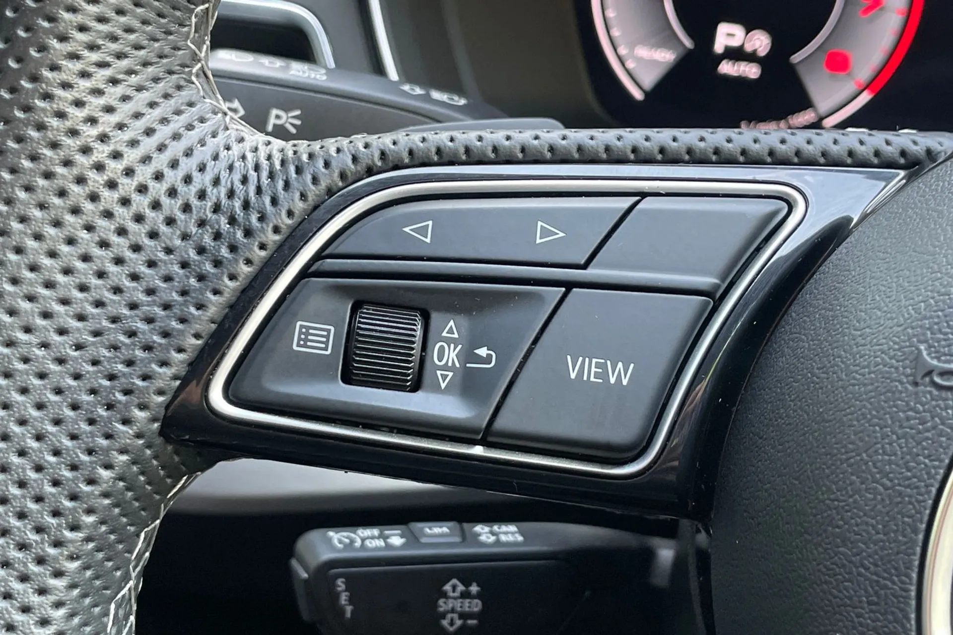 Audi A4 thumbnail image number 35