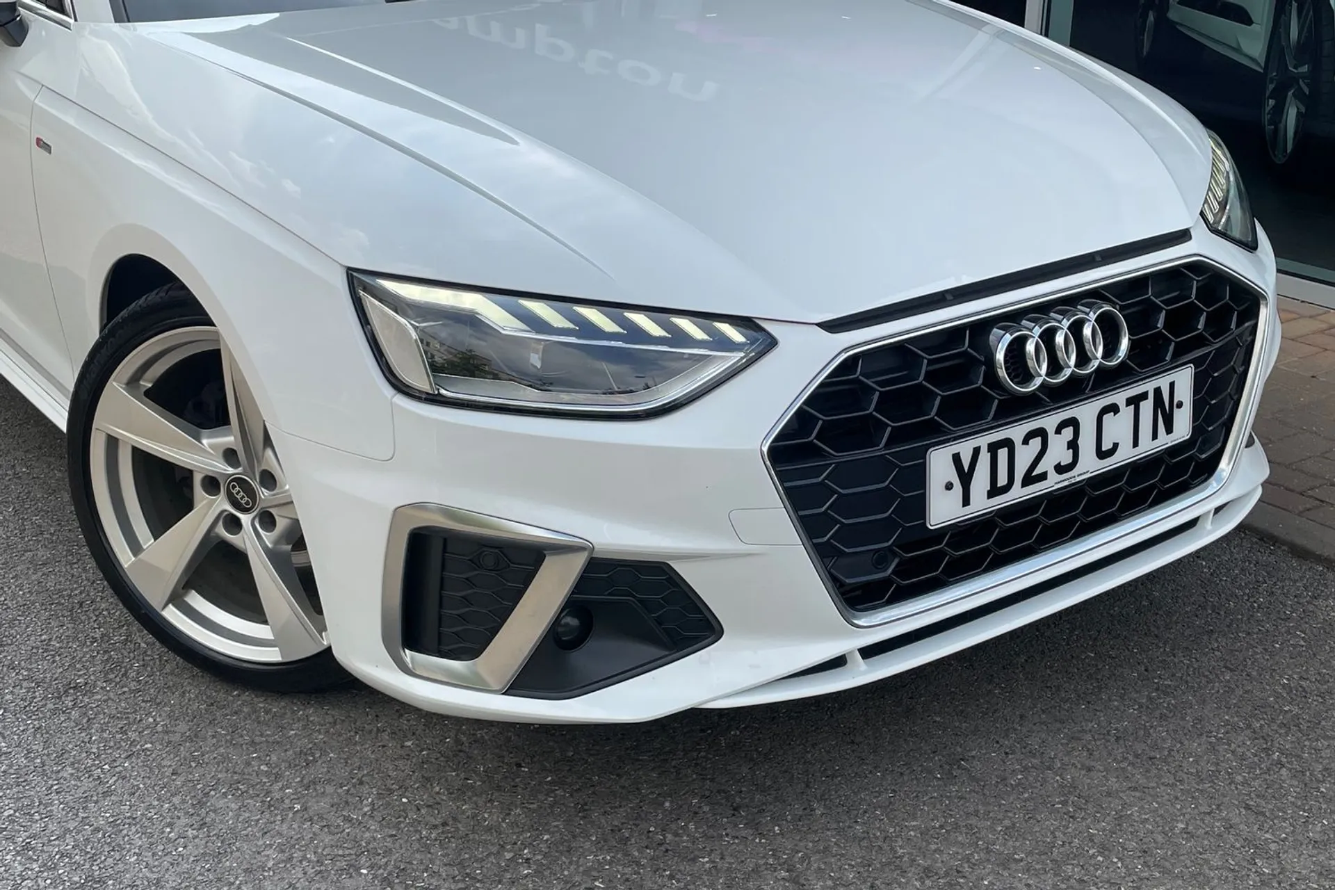 Audi A4 thumbnail image number 14