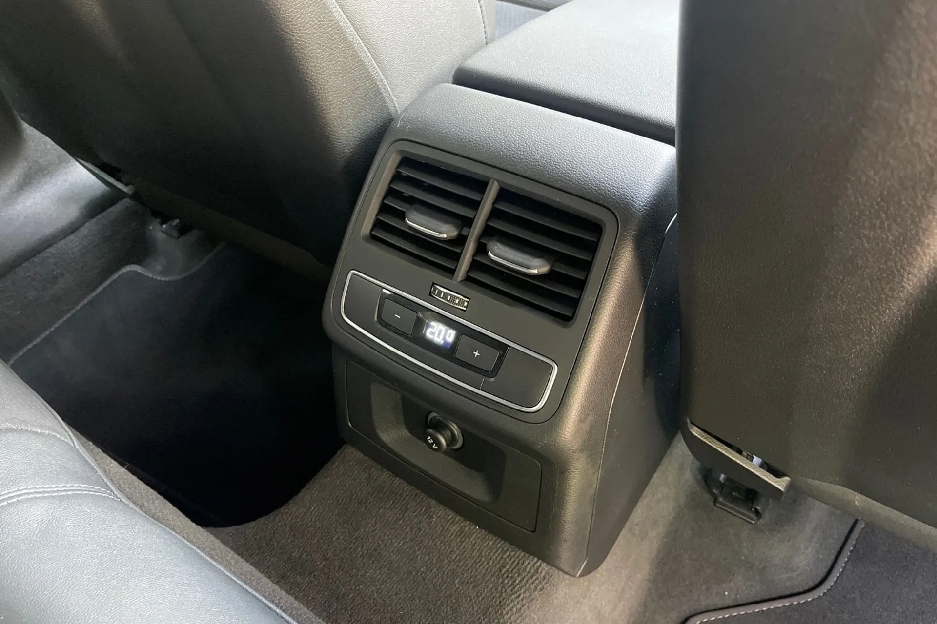 Audi A4 thumbnail image number 45