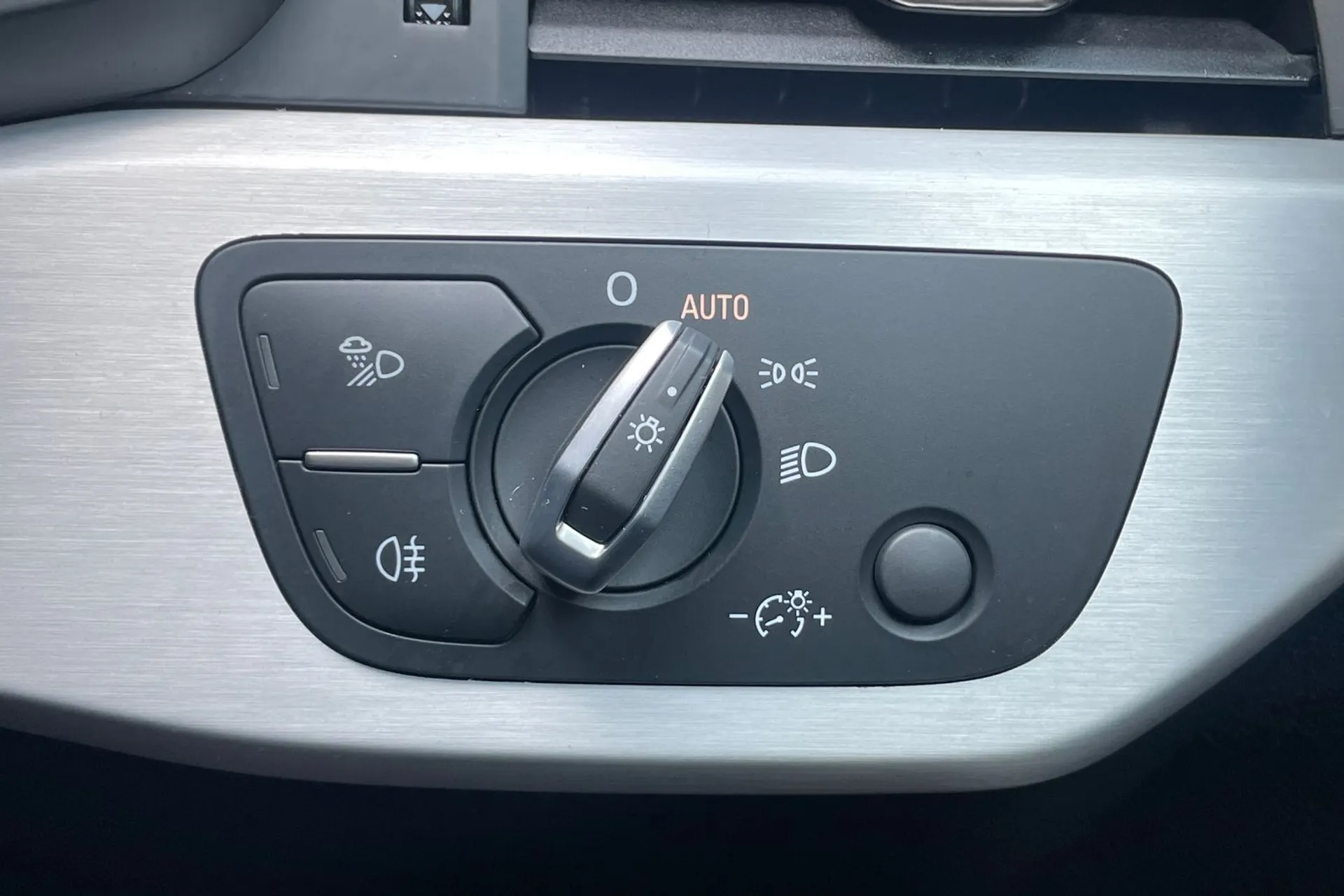 Audi A4 thumbnail image number 55