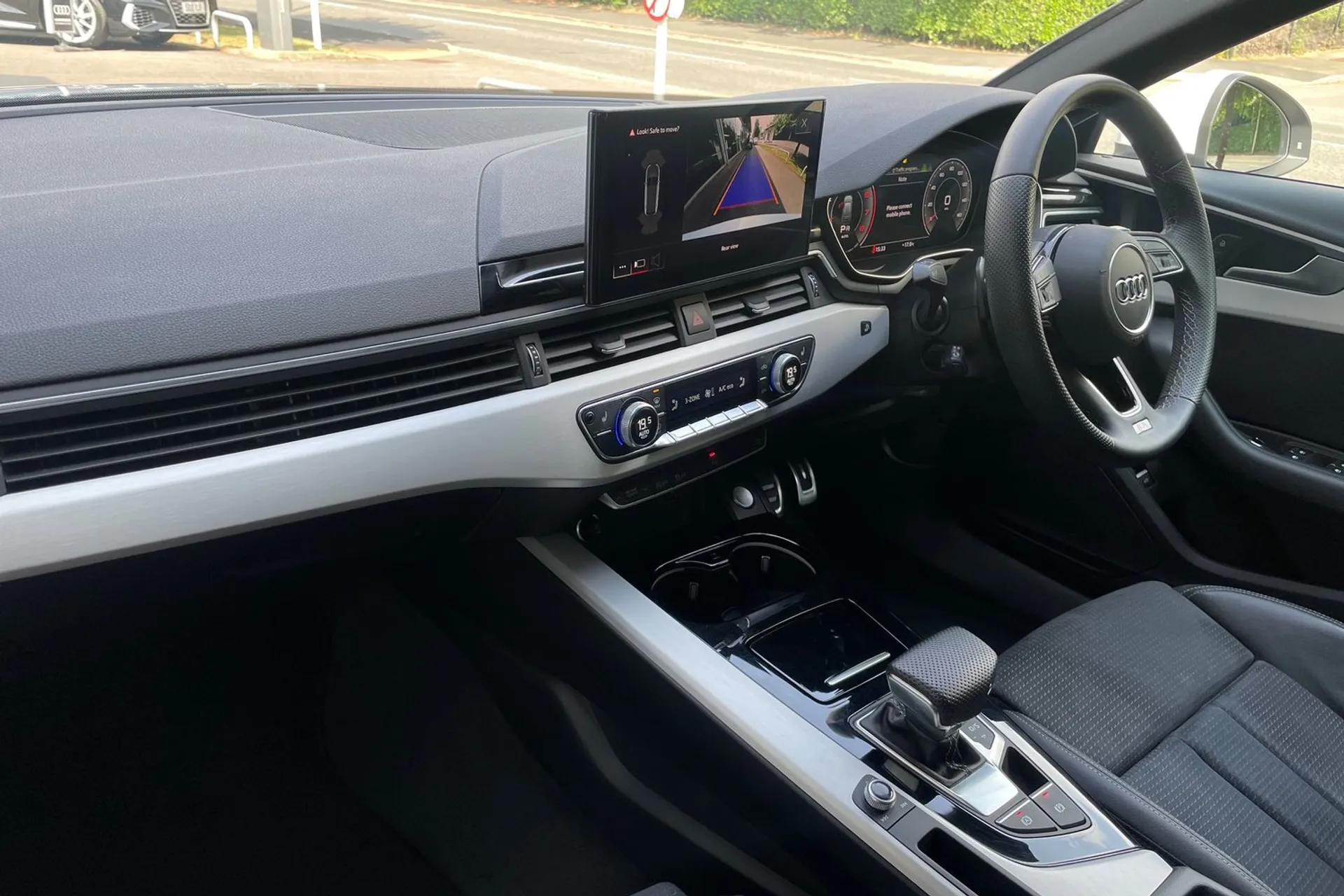 Audi A4 thumbnail image number 26