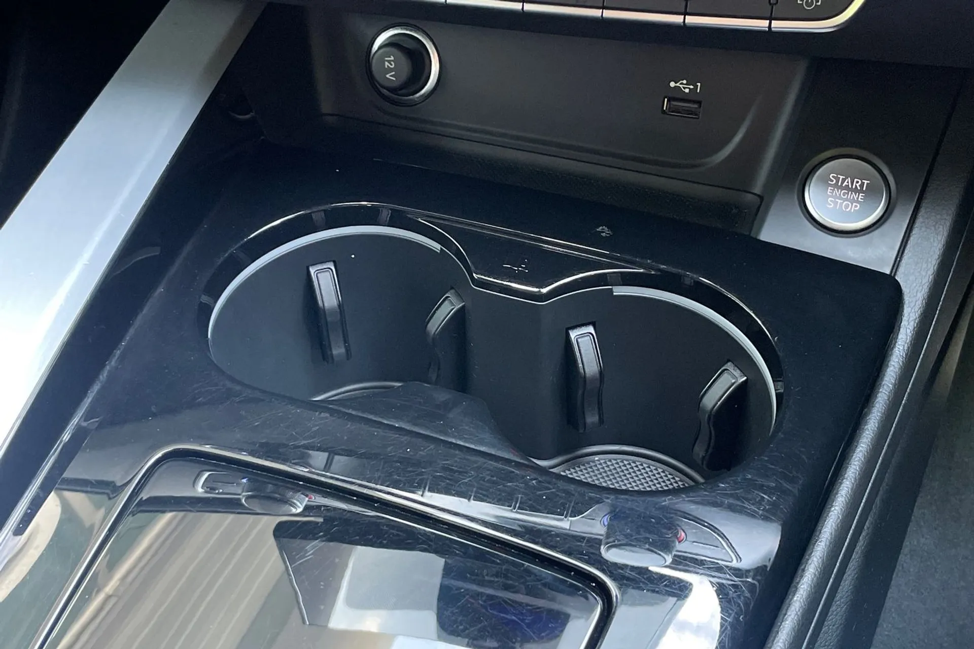 Audi A4 thumbnail image number 42