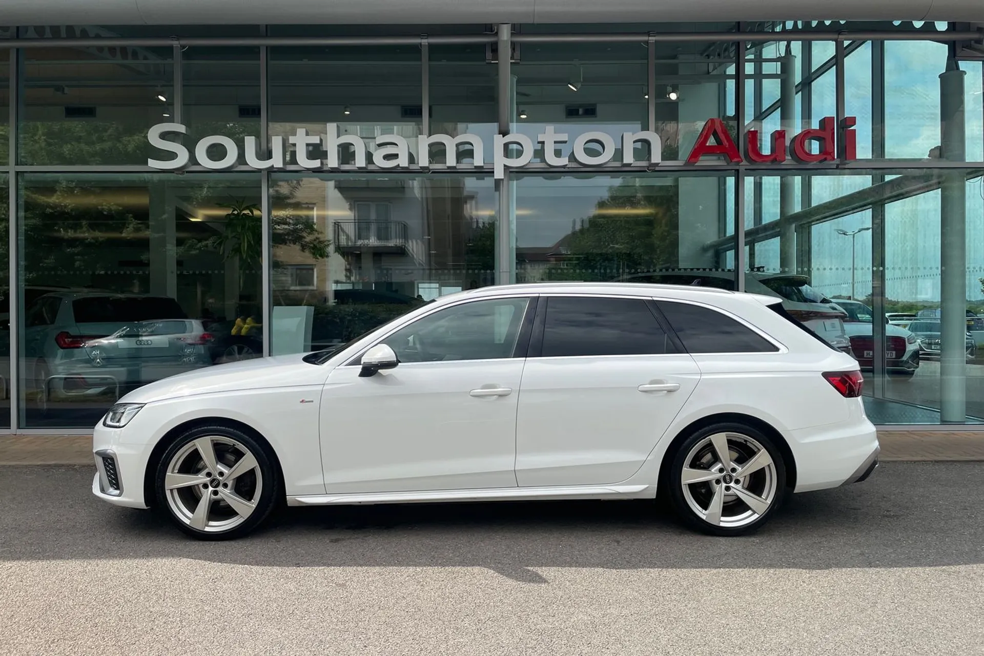 Audi A4 thumbnail image number 8
