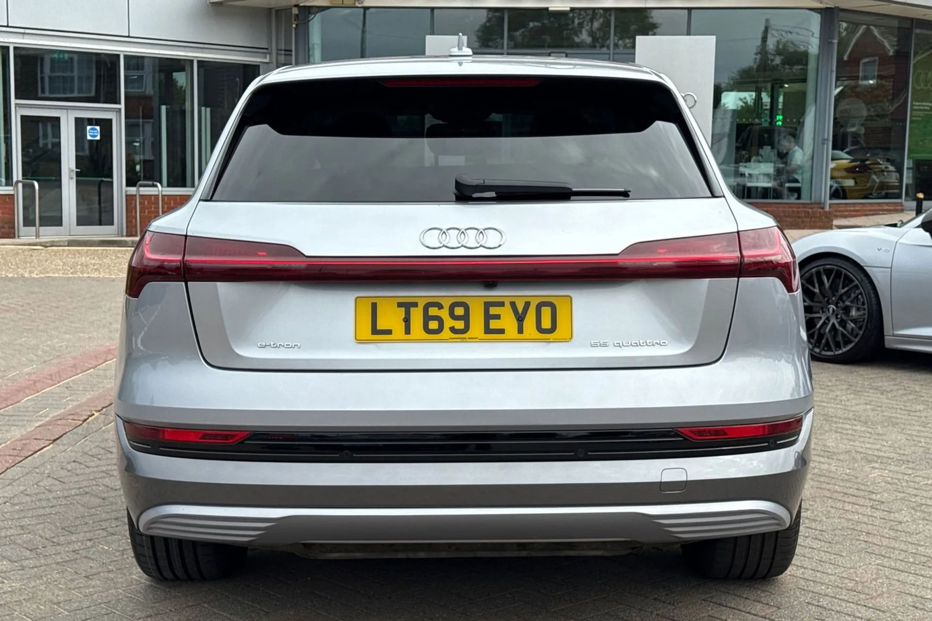 Audi e-tron thumbnail image number 5