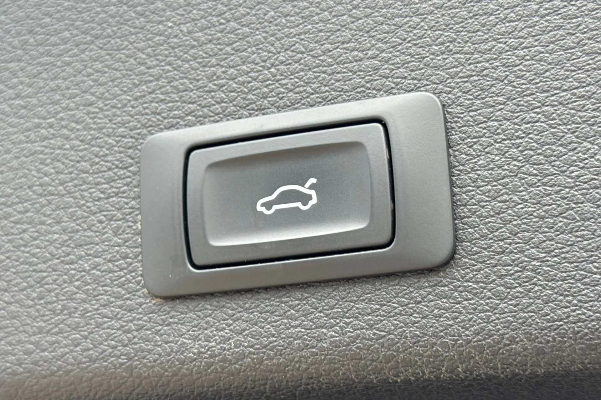 Audi e-tron thumbnail image number 37