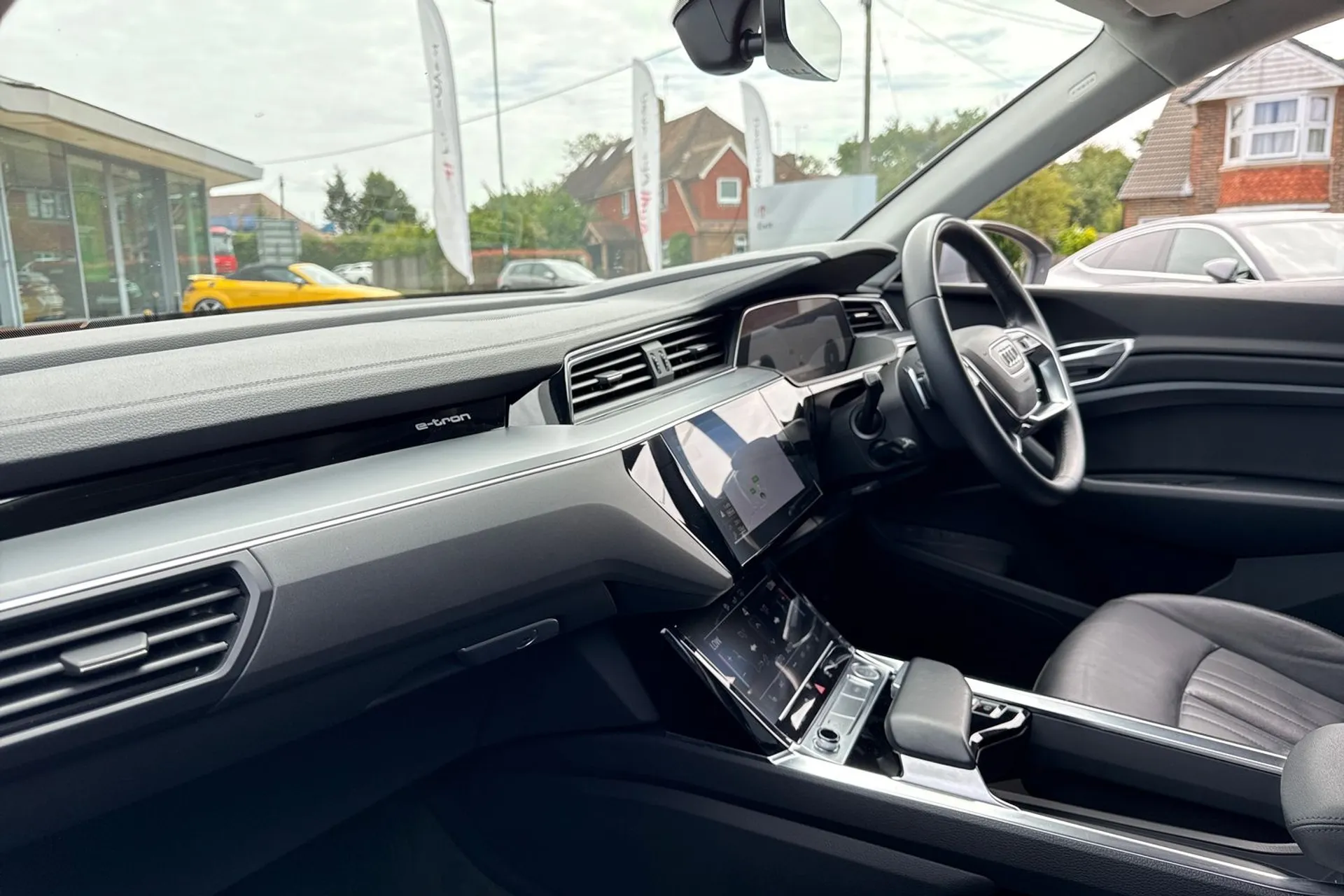 Audi e-tron thumbnail image number 32