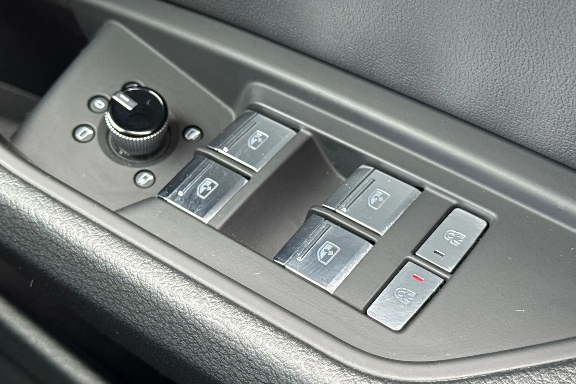 Audi e-tron thumbnail image number 22