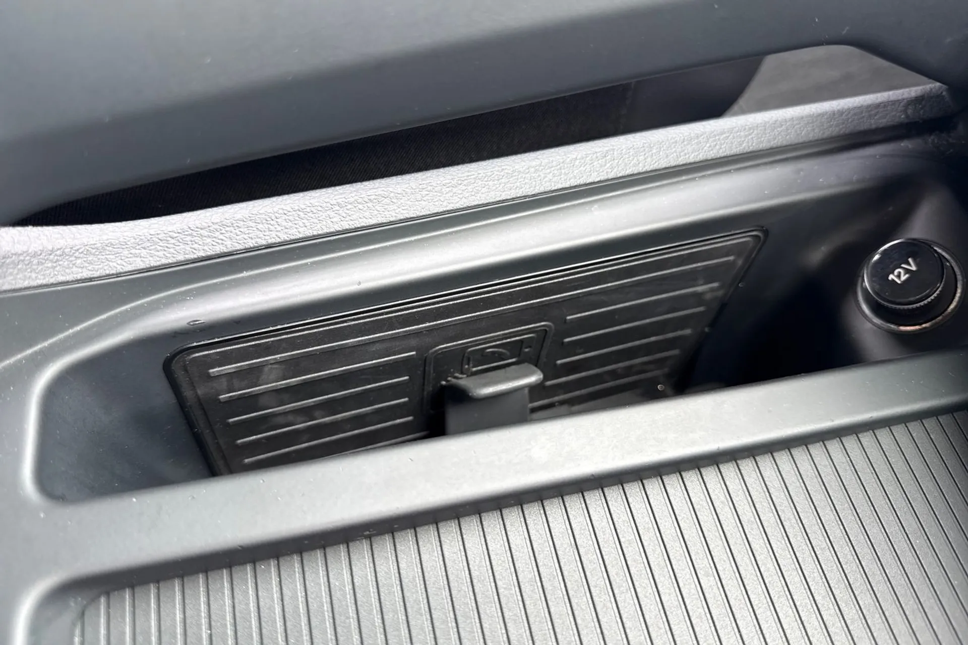 Audi e-tron thumbnail image number 18