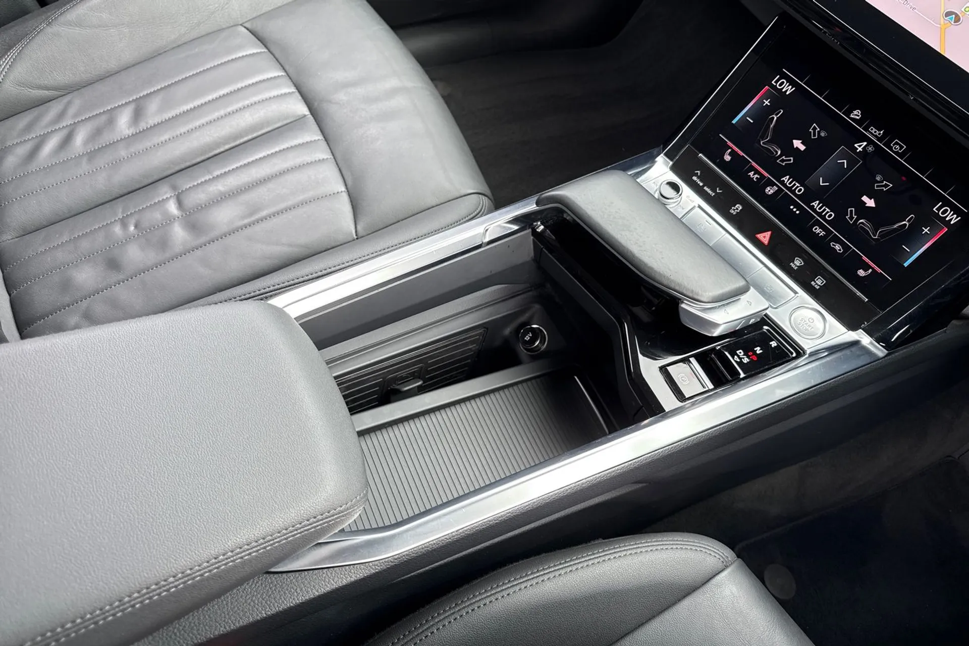 Audi e-tron thumbnail image number 39