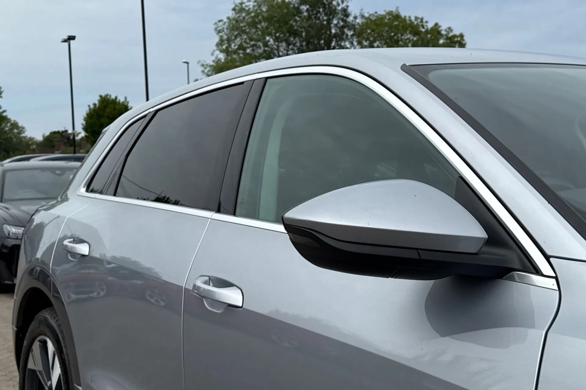 Audi e-tron thumbnail image number 47