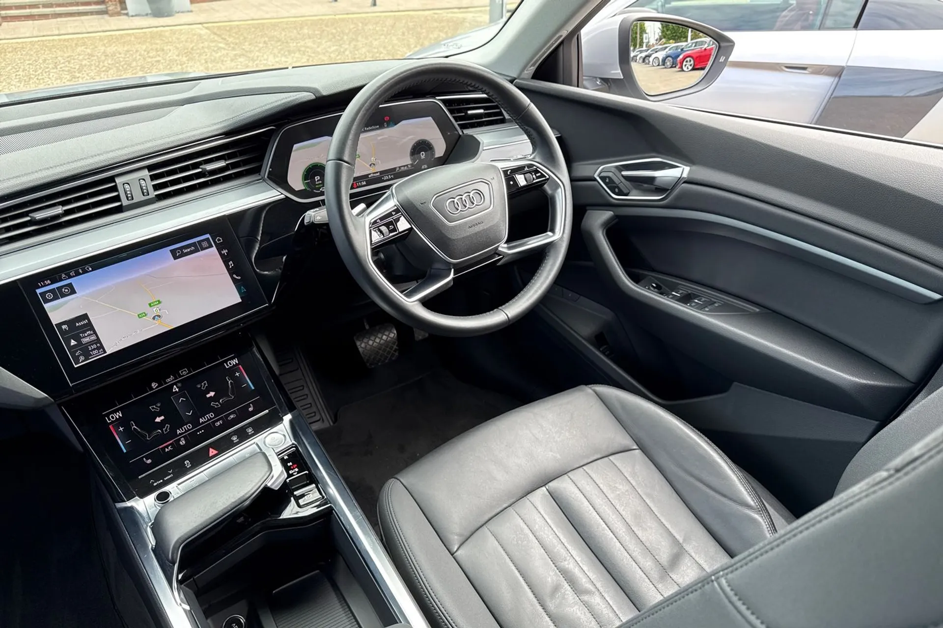 Audi e-tron thumbnail image number 41