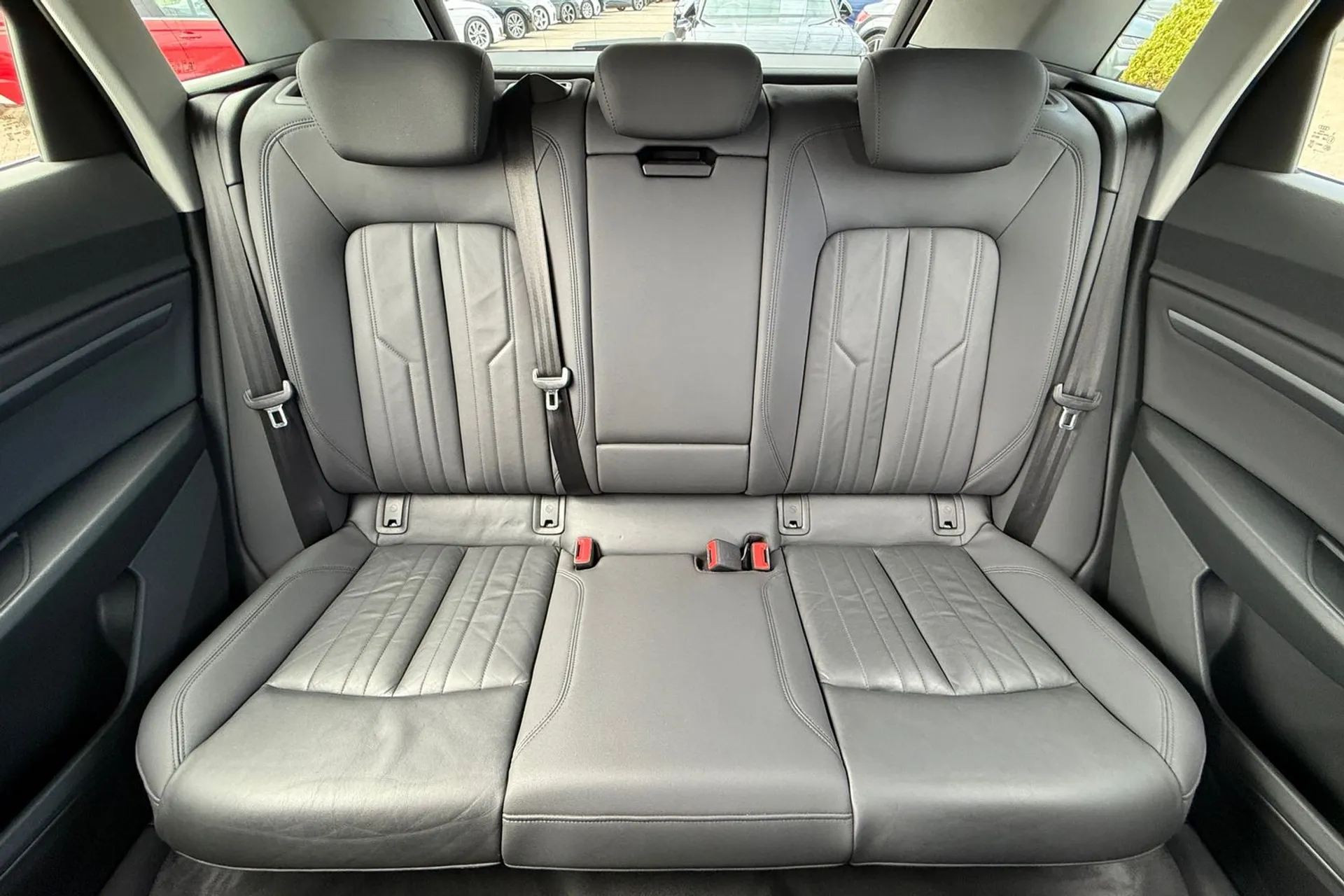 Audi e-tron thumbnail image number 7