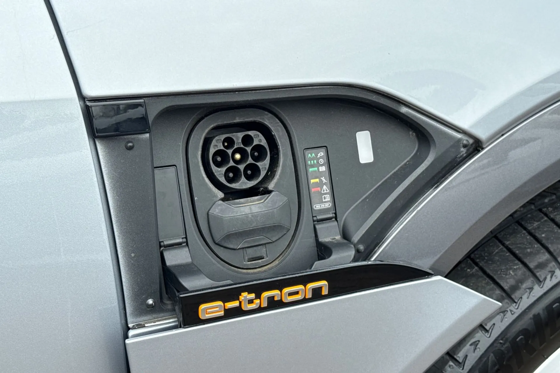 Audi e-tron thumbnail image number 51