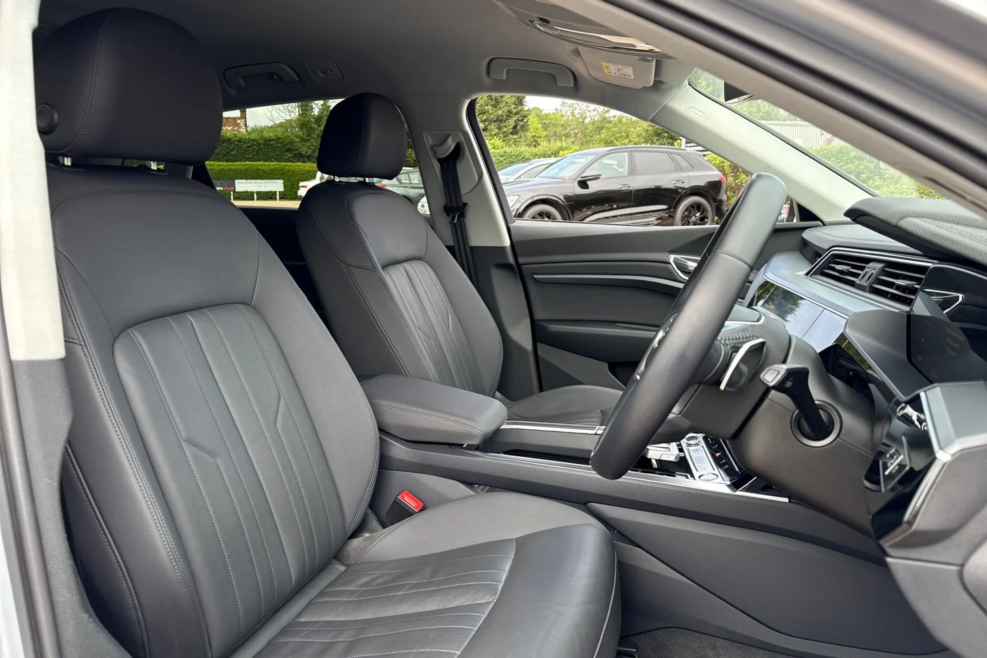 Audi e-tron thumbnail image number 30