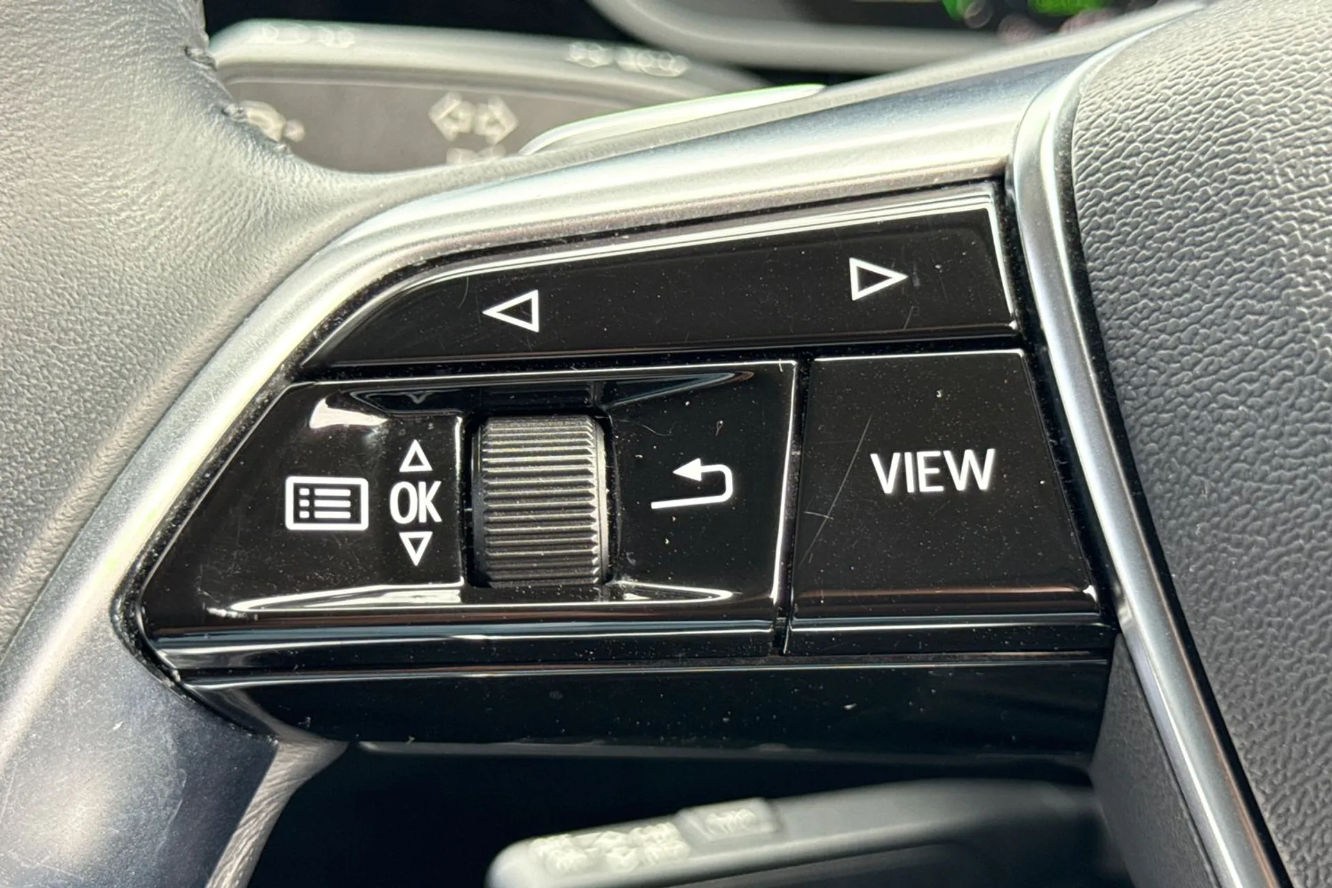 Audi e-tron thumbnail image number 24