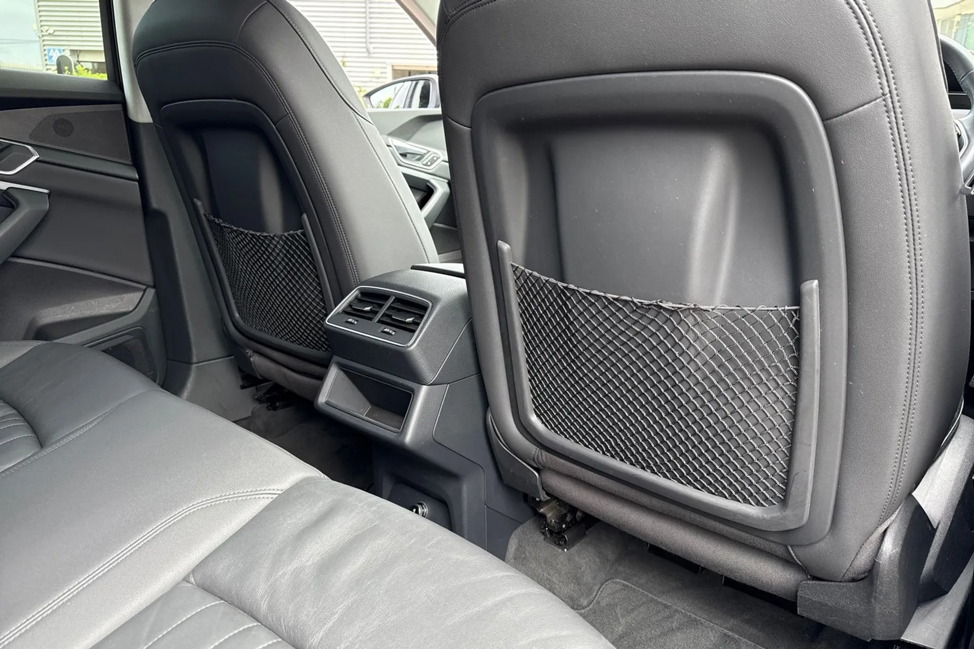 Audi e-tron thumbnail image number 46